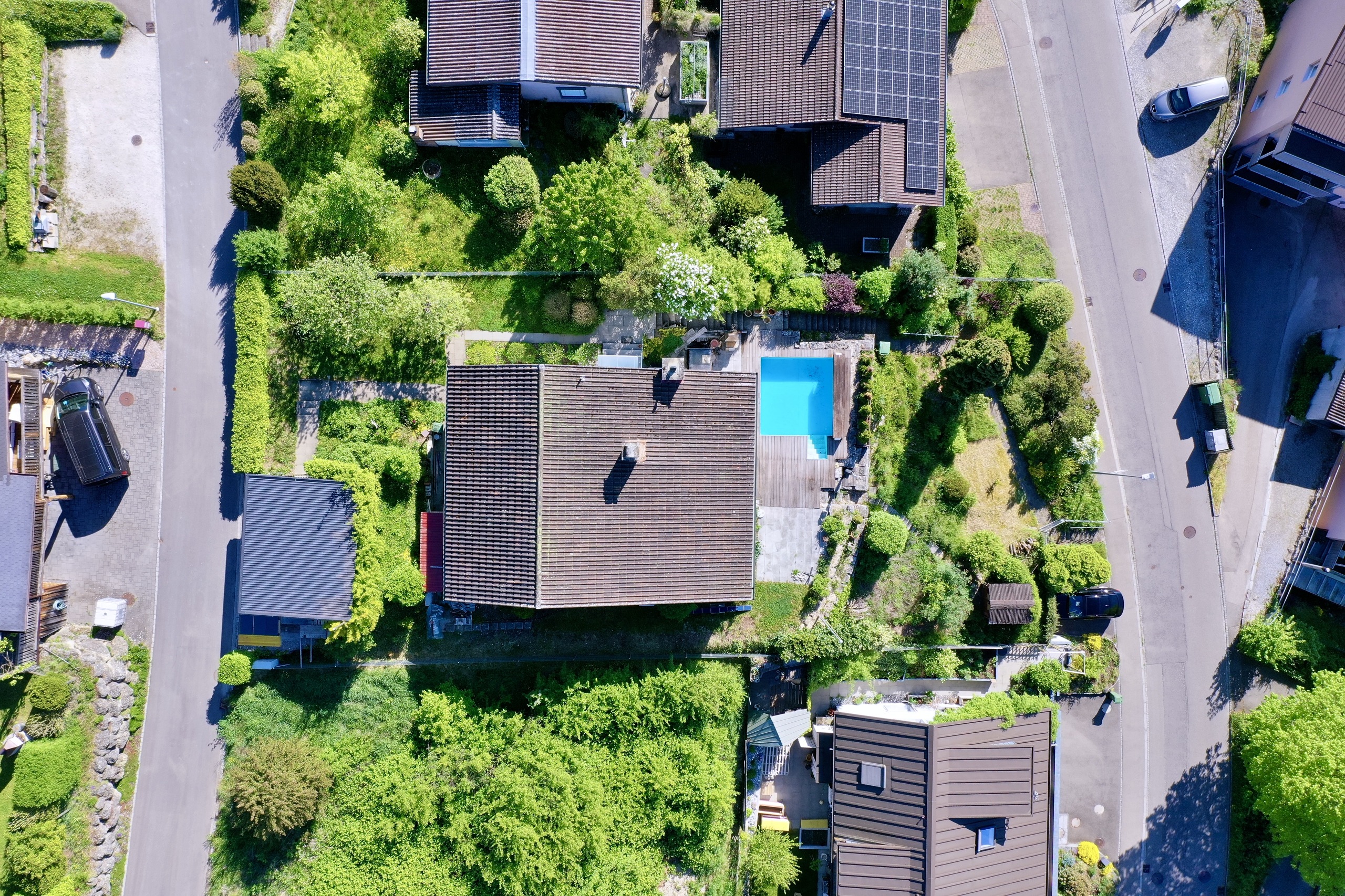 Geniessen Sie vom beheizten Aussenpool die tolle Weitsicht.