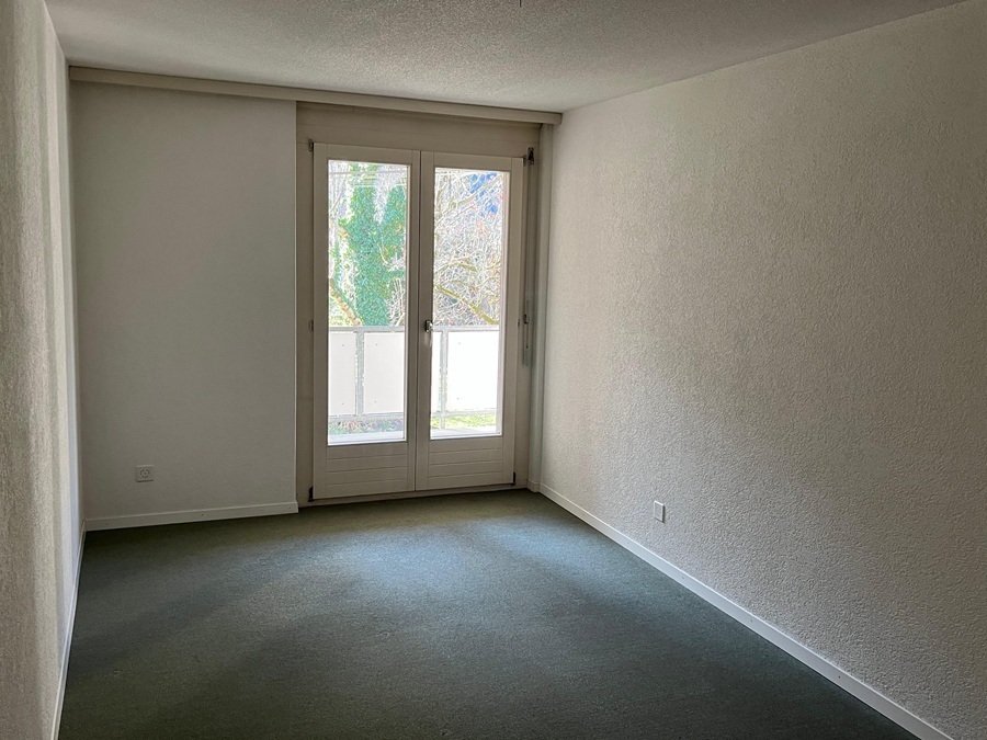 Kinderzimmer mit Austritt auf Balkon