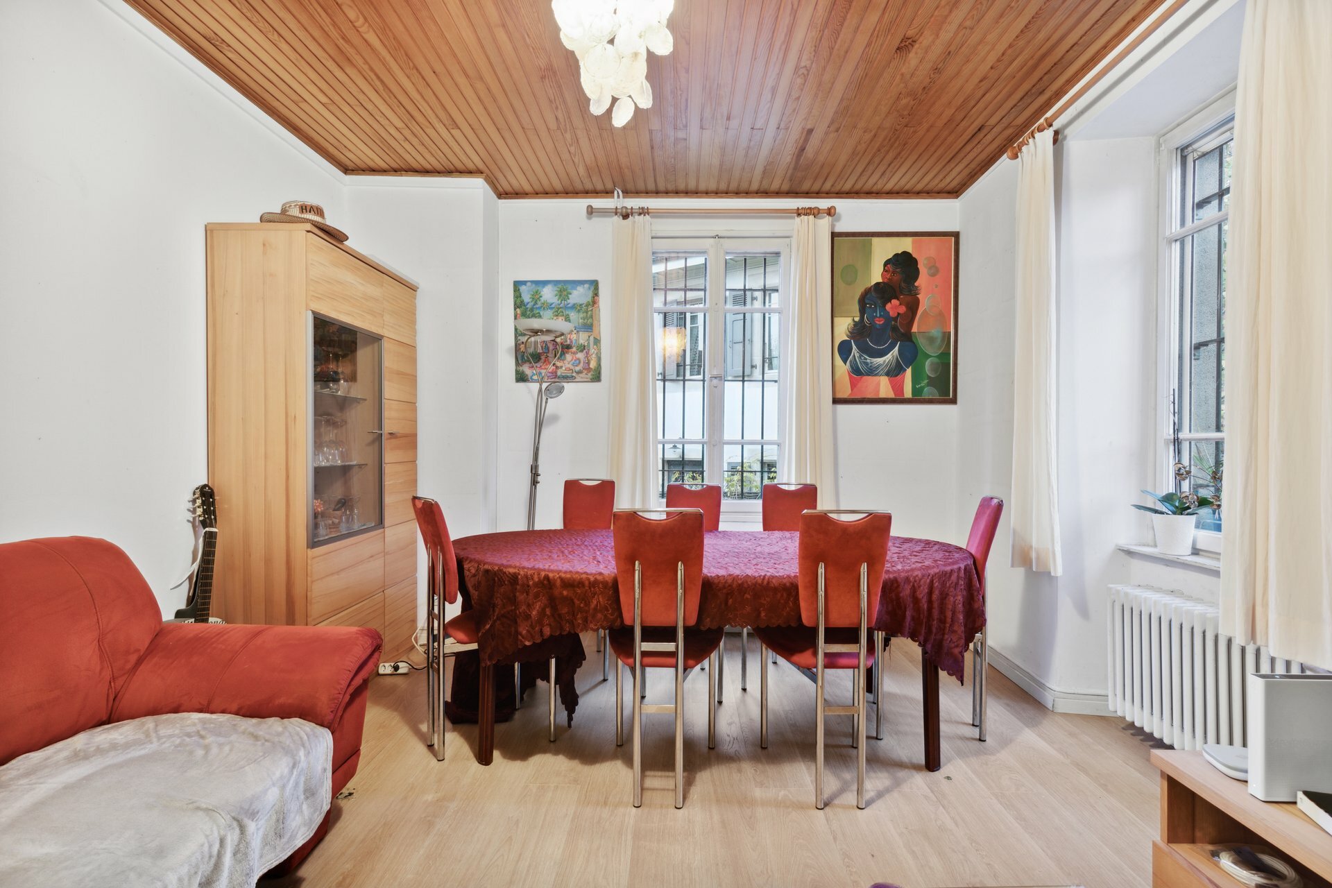 Wohnzimmer mit Wohn- und Esszimmer