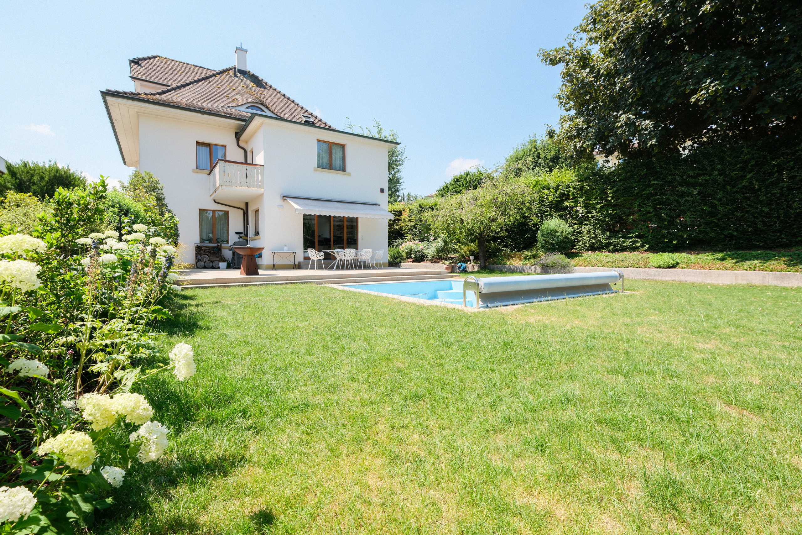 Garten mit Pool