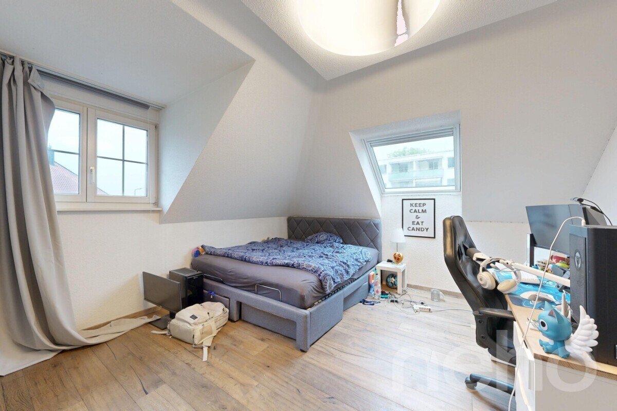Photo 8