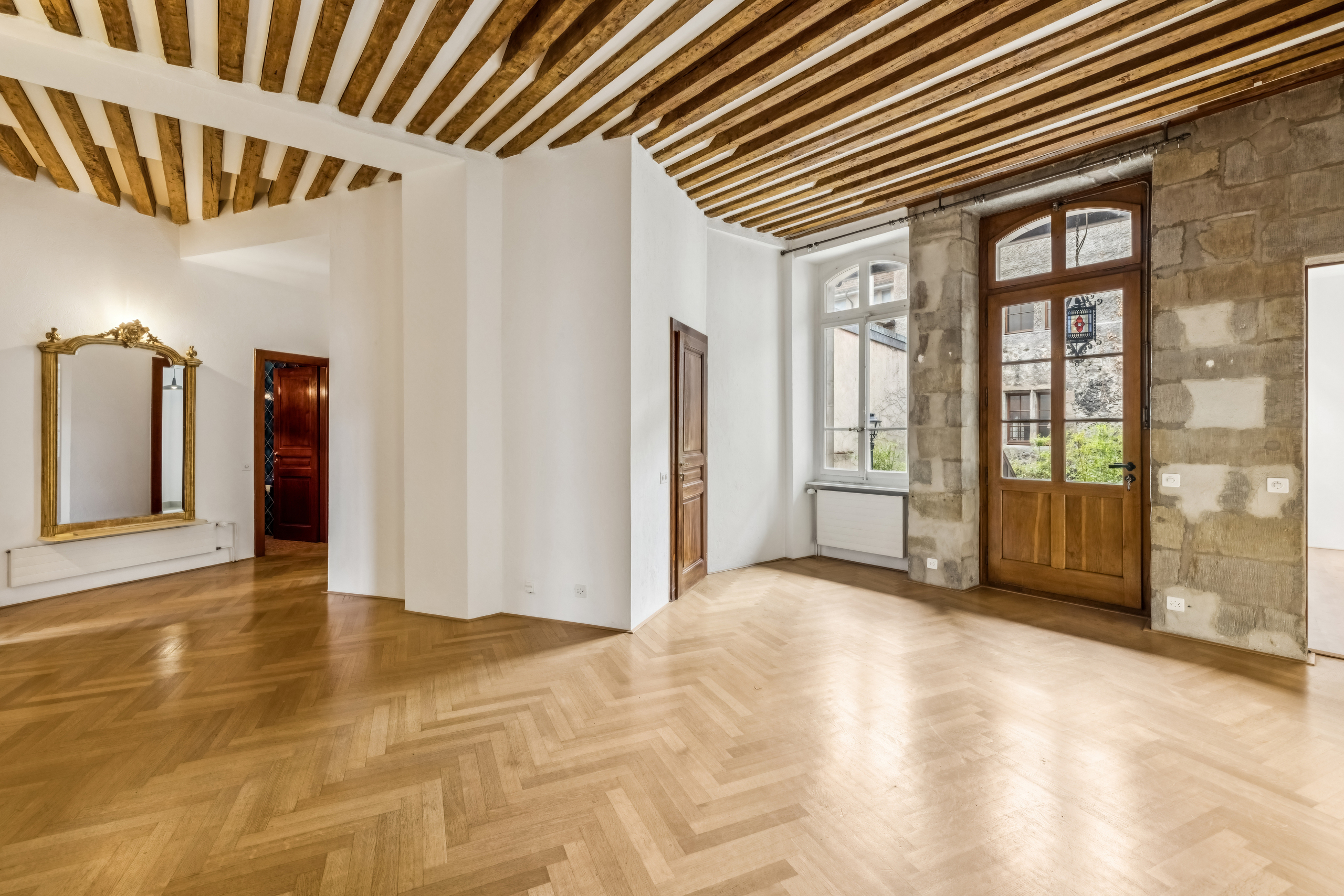 Vaste séjour, véritable pièce centrale de l'appartement Vaste séjour, véritable pièce centrale de l'appartement
