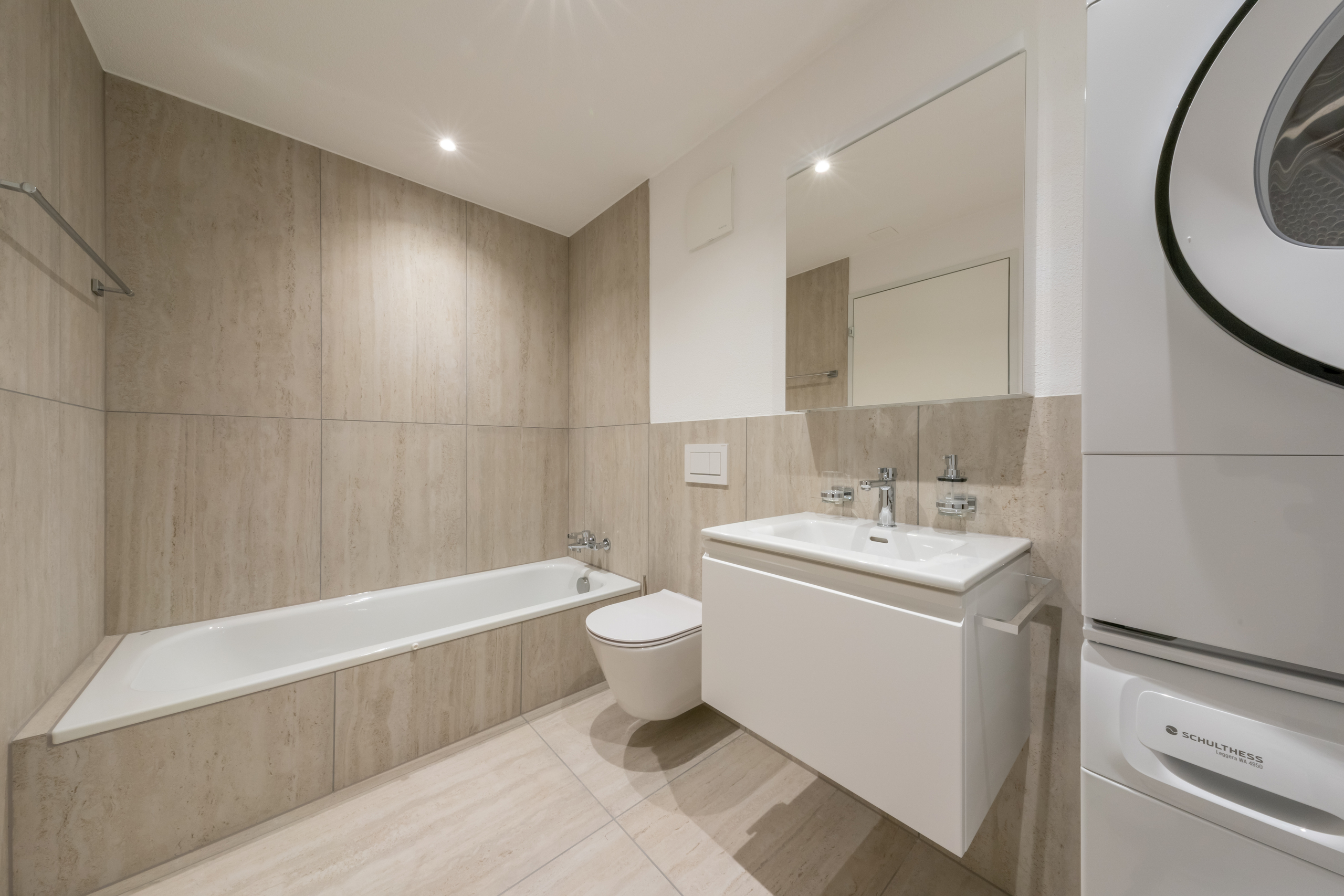 Bad / Badewanne / Waschturm