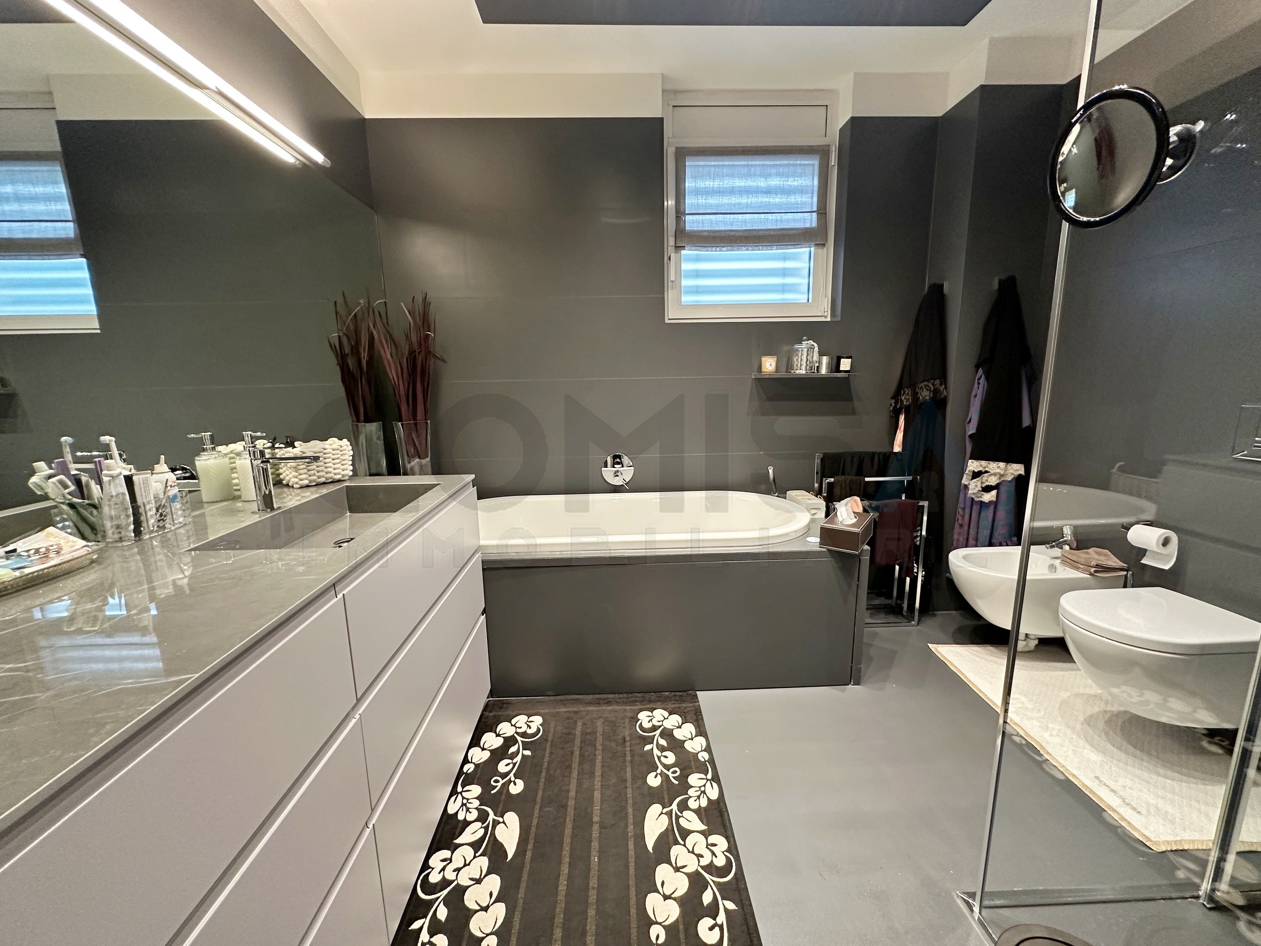 bagno padronale con vasca e doccia