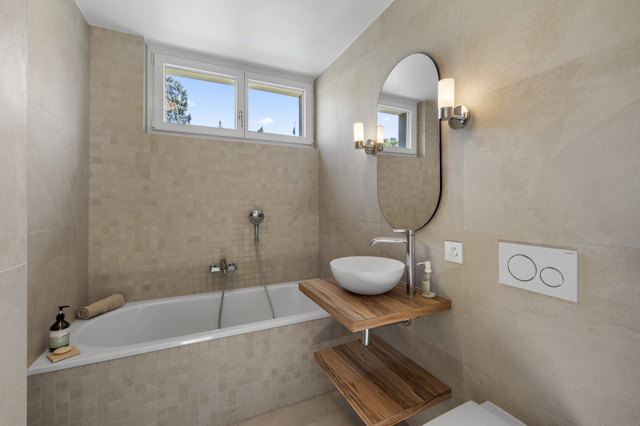 a bathroom with a toilet, tub, sink, mirror and shower a bathroom with a toilet, tub, sink, mirror and shower