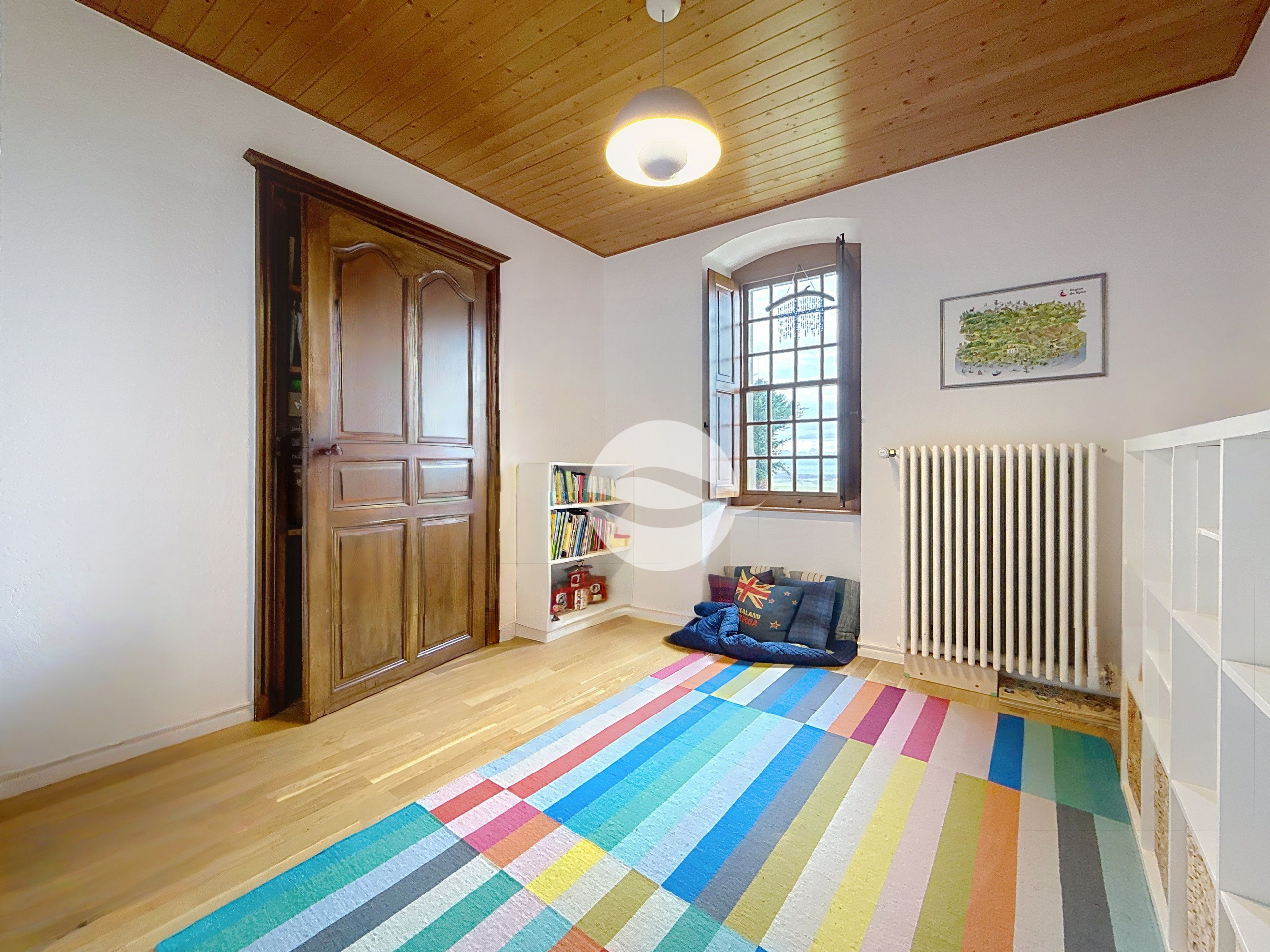 1er: 2ème Chambre avec armoire 