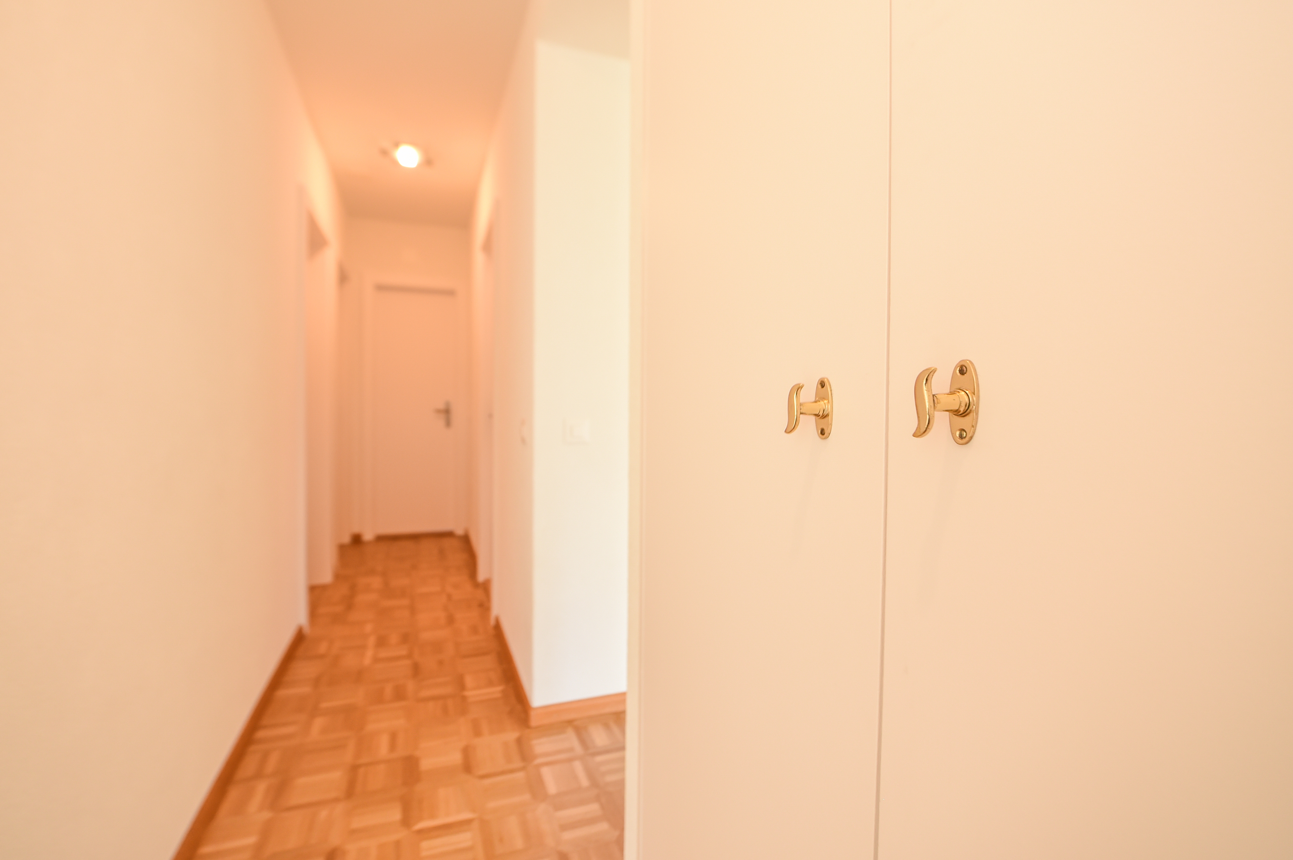 couloir avec armoire intégrée