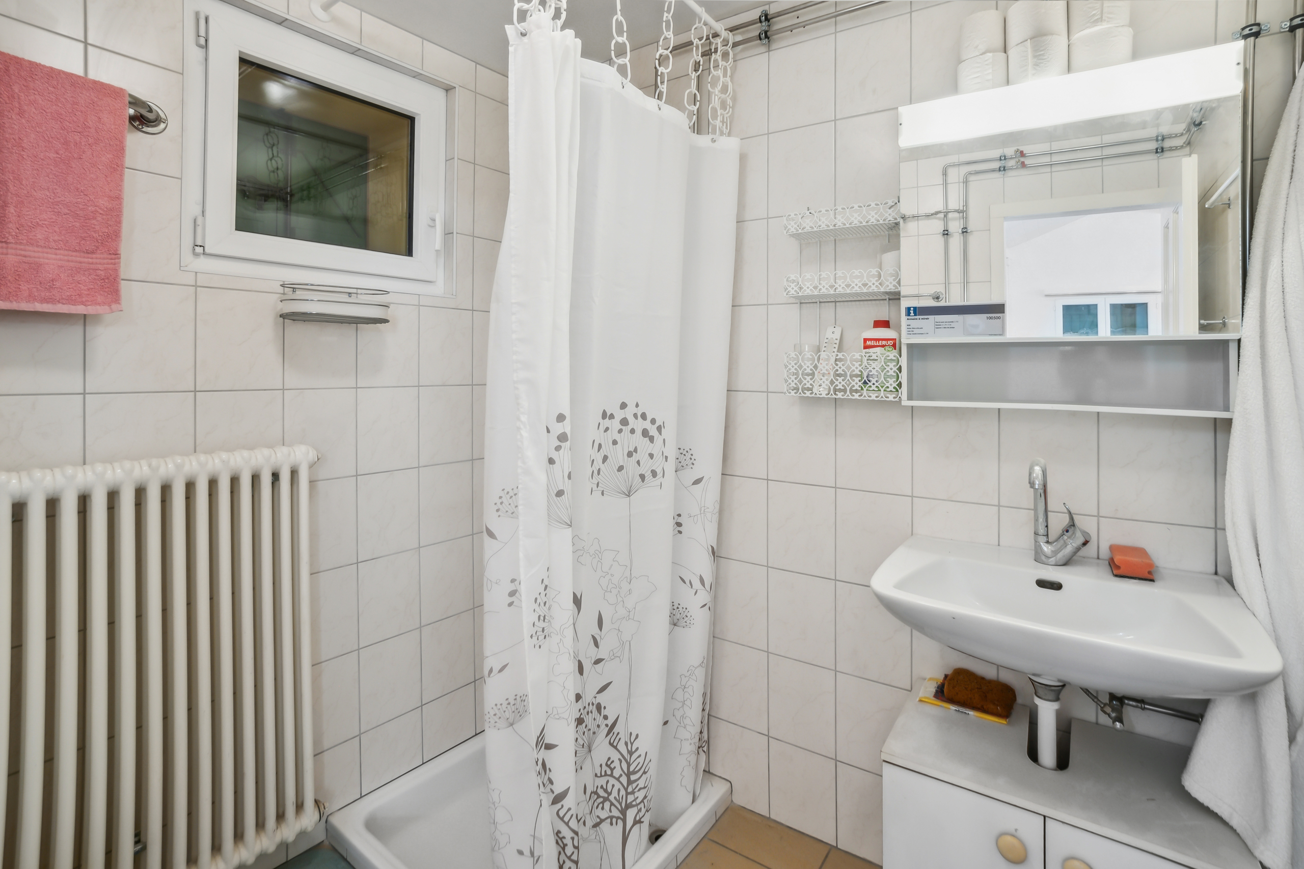 Dépendance - salle d'eau Dépendance - salle d'eau