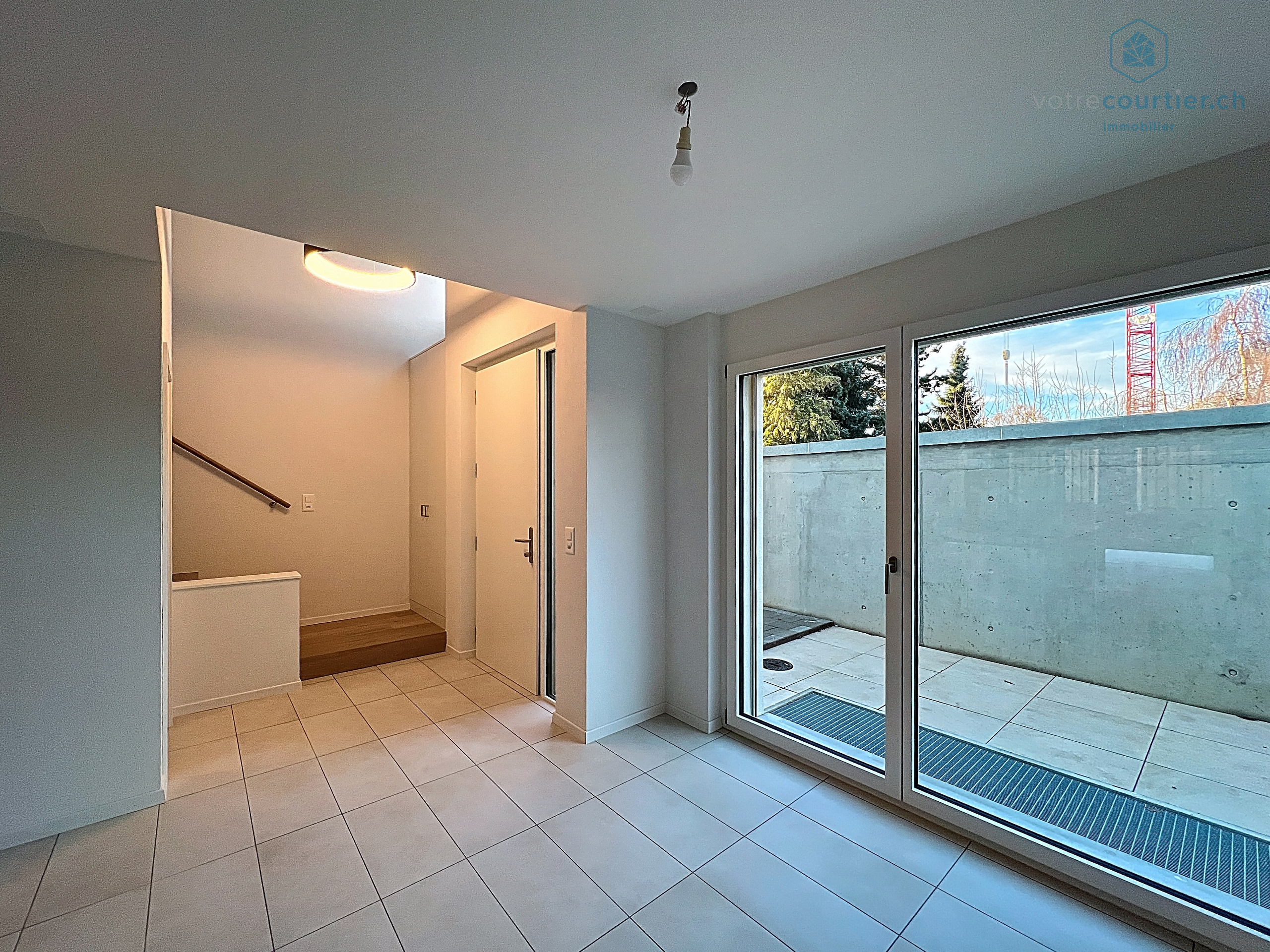 hall et entrée avec petite terrasse