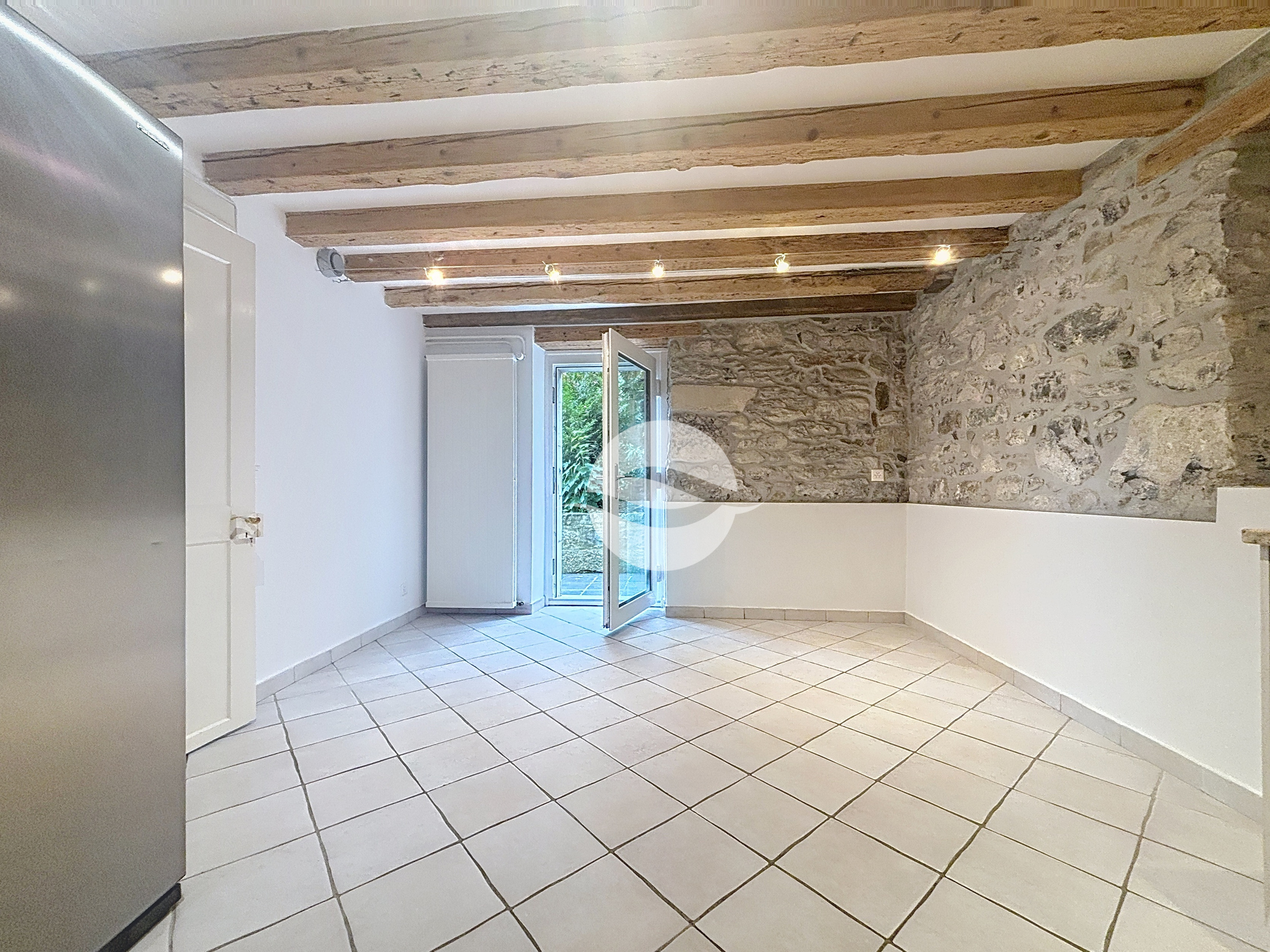 Cuisine équipée avec accès terrasse Cuisine équipée avec accès terrasse