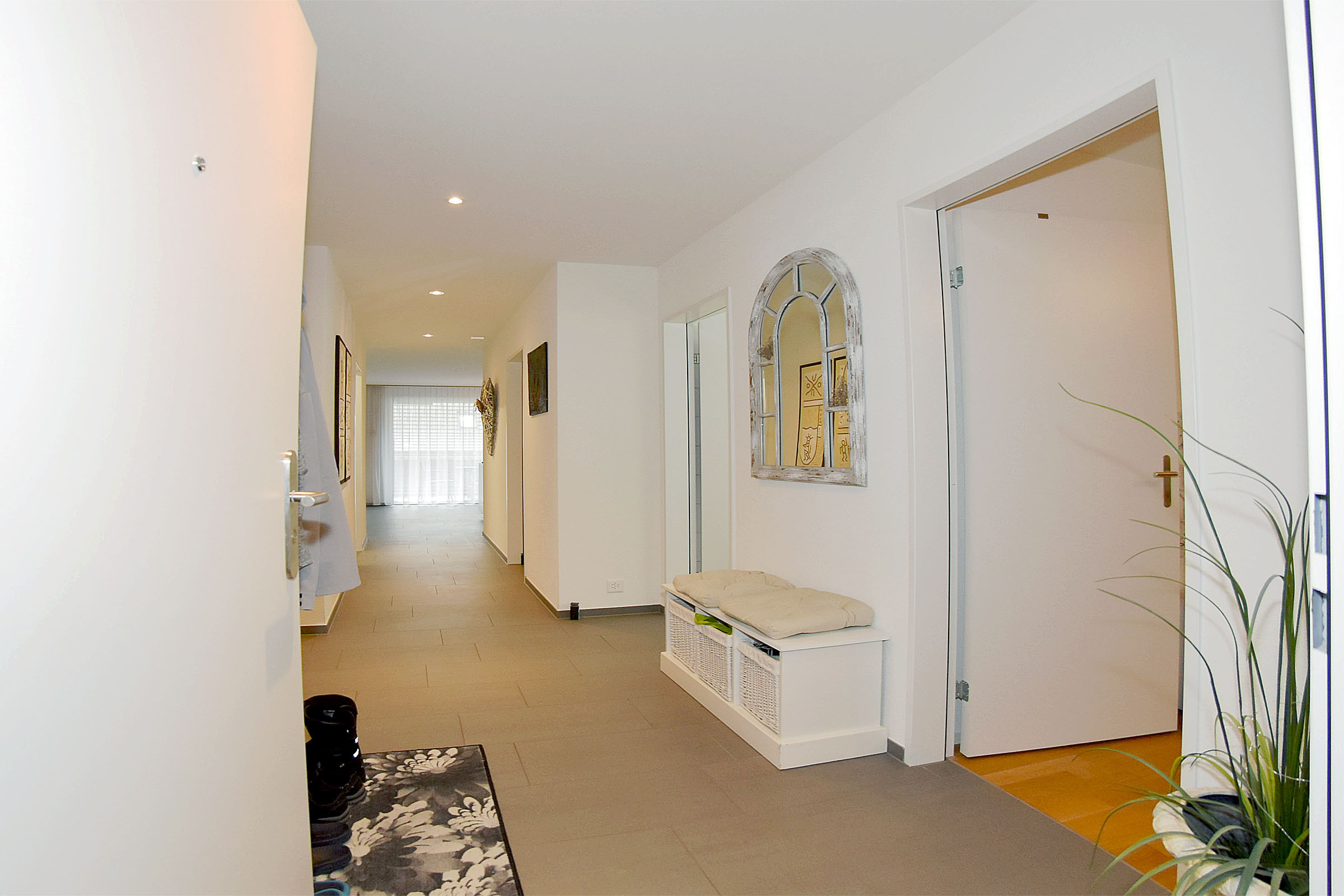 Bitte treten Sie ein ...