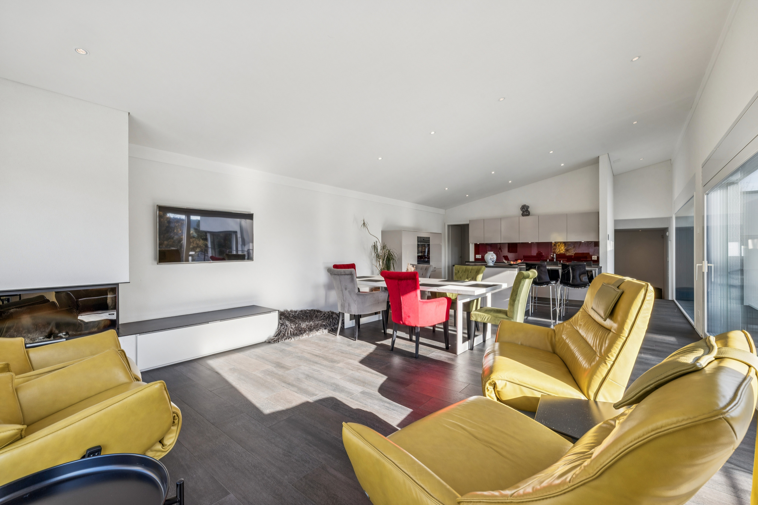 Pièce à vivre avec cheminée