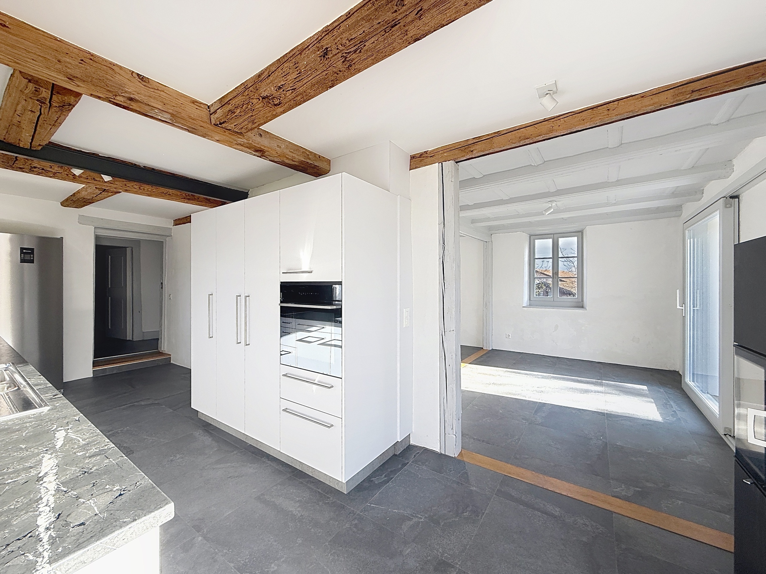 Cuisine vers salle à manger