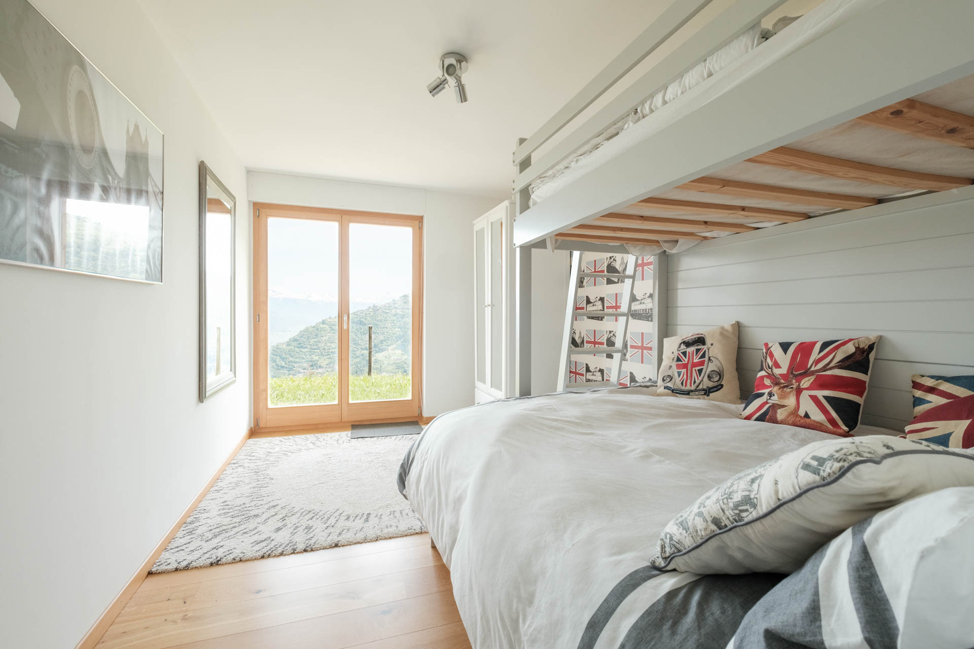 Interior view 6