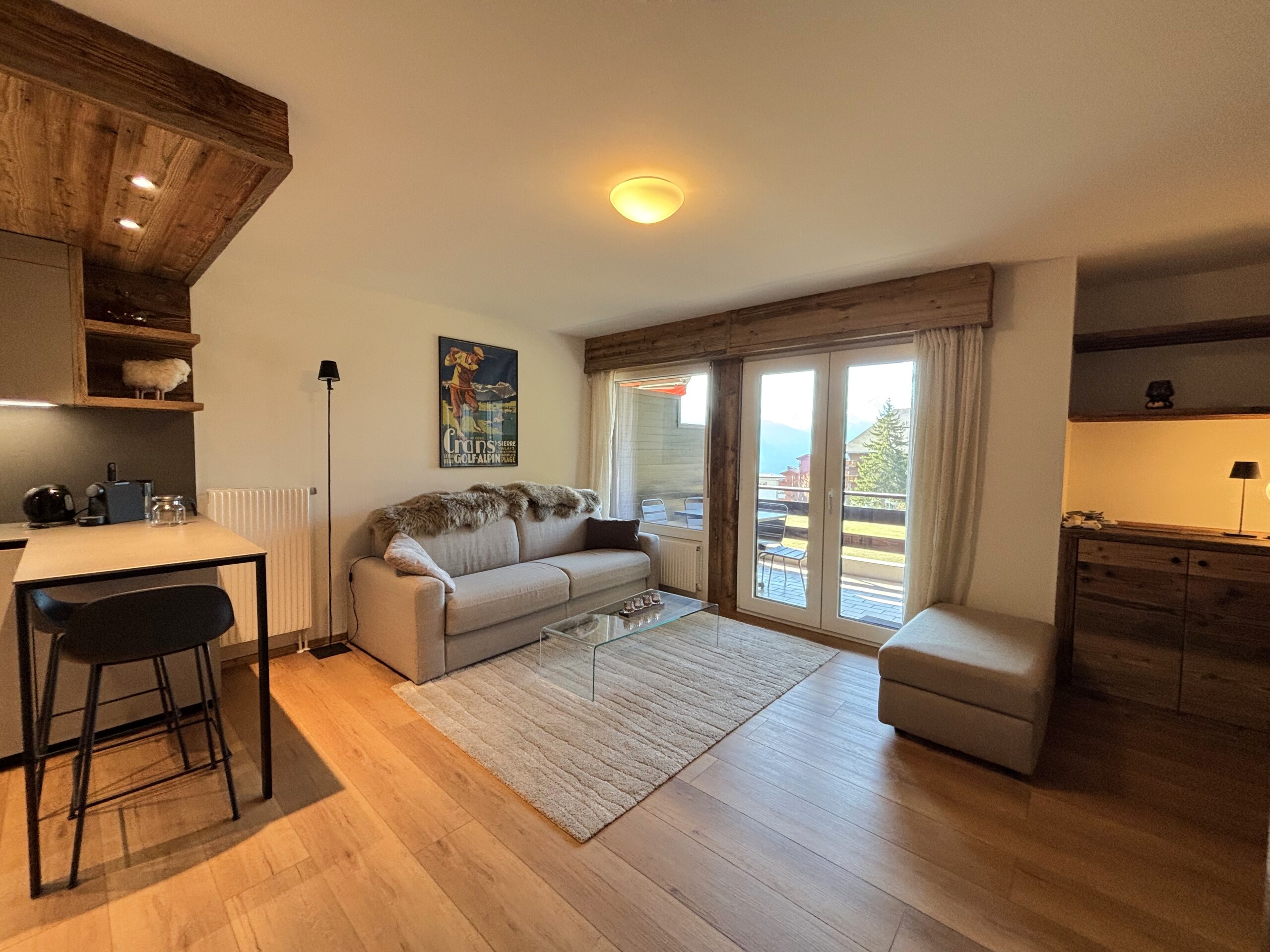 Interior view 4