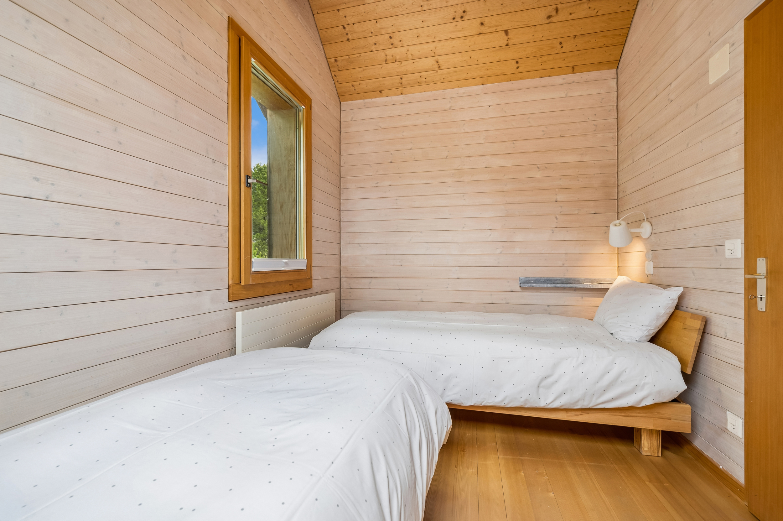 Schlafzimmer mit zwei Betten