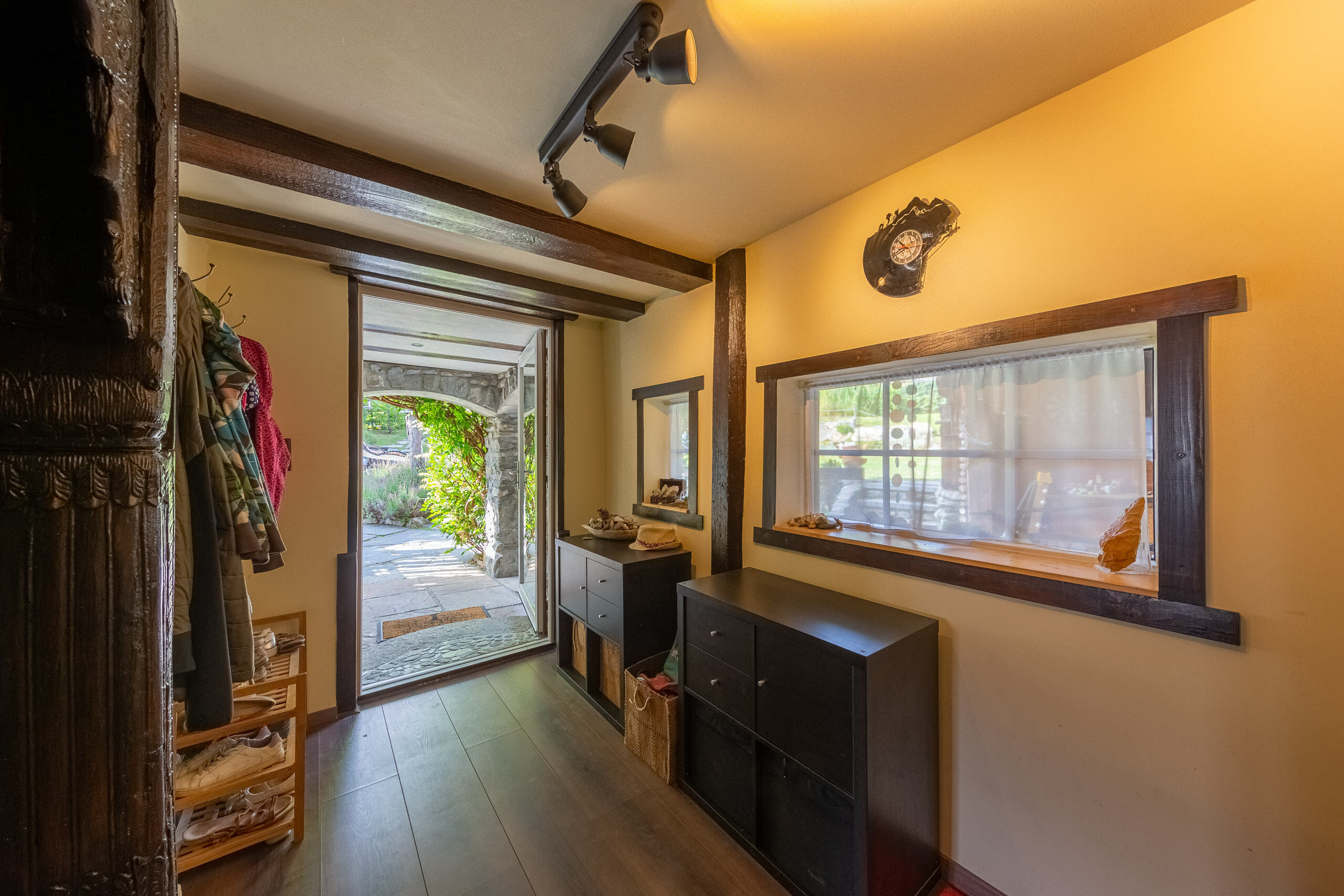 Interior view 8