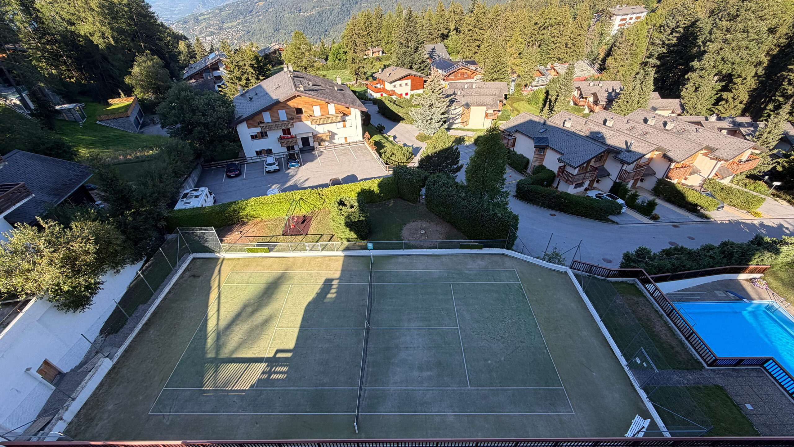 Tennis et piscine de l'immeuble Tennis et piscine de l'immeuble