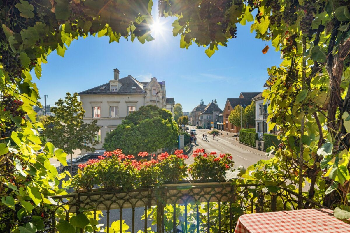 Die Aussicht vom Balkon ist einfach herrlich und bietet friedvolle Momente. Die Aussicht vom Balkon ist einfach herrlich und bietet friedvolle Momente.