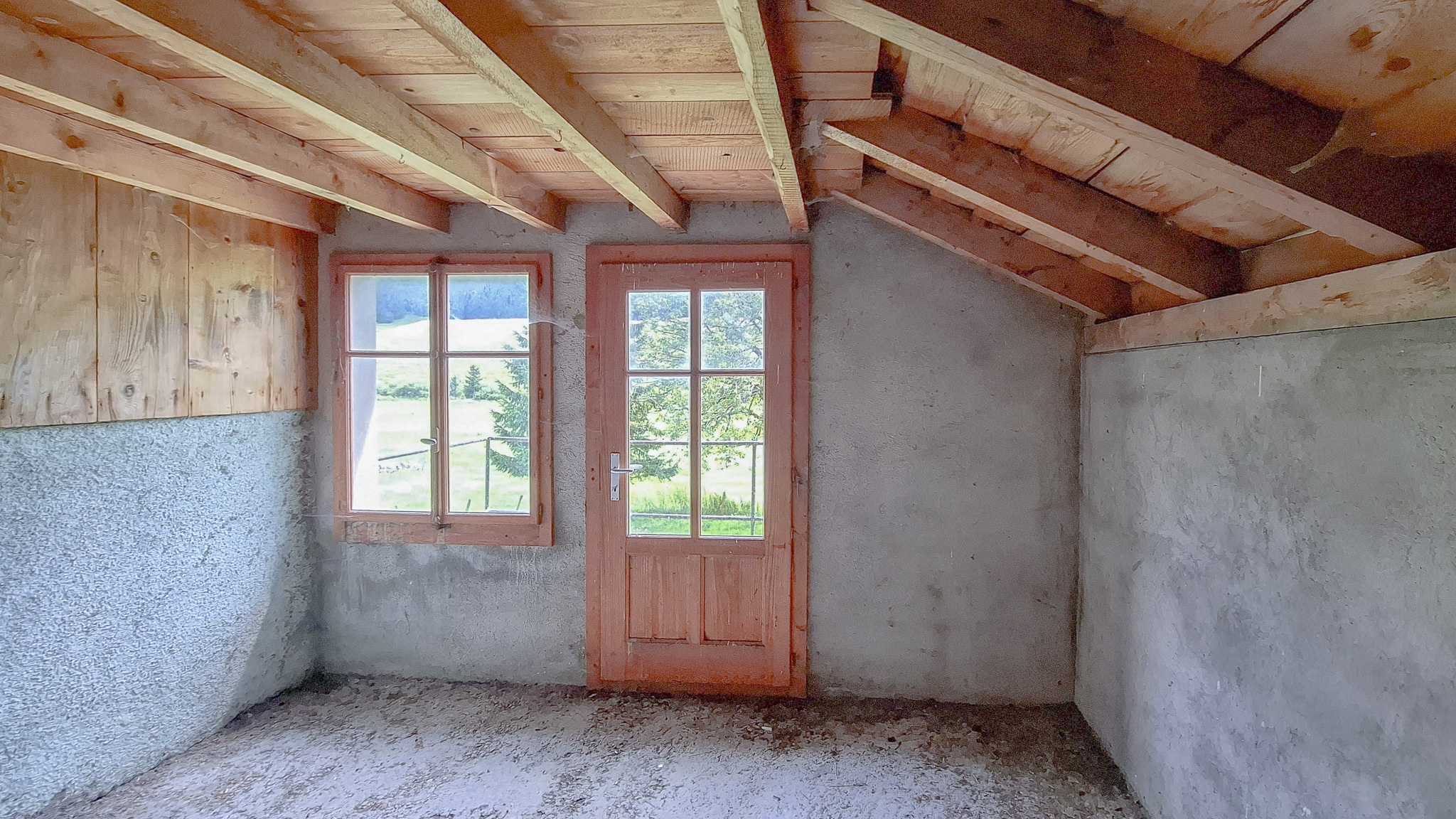 Maison attenante - 1er étage avec grand espace aménageable