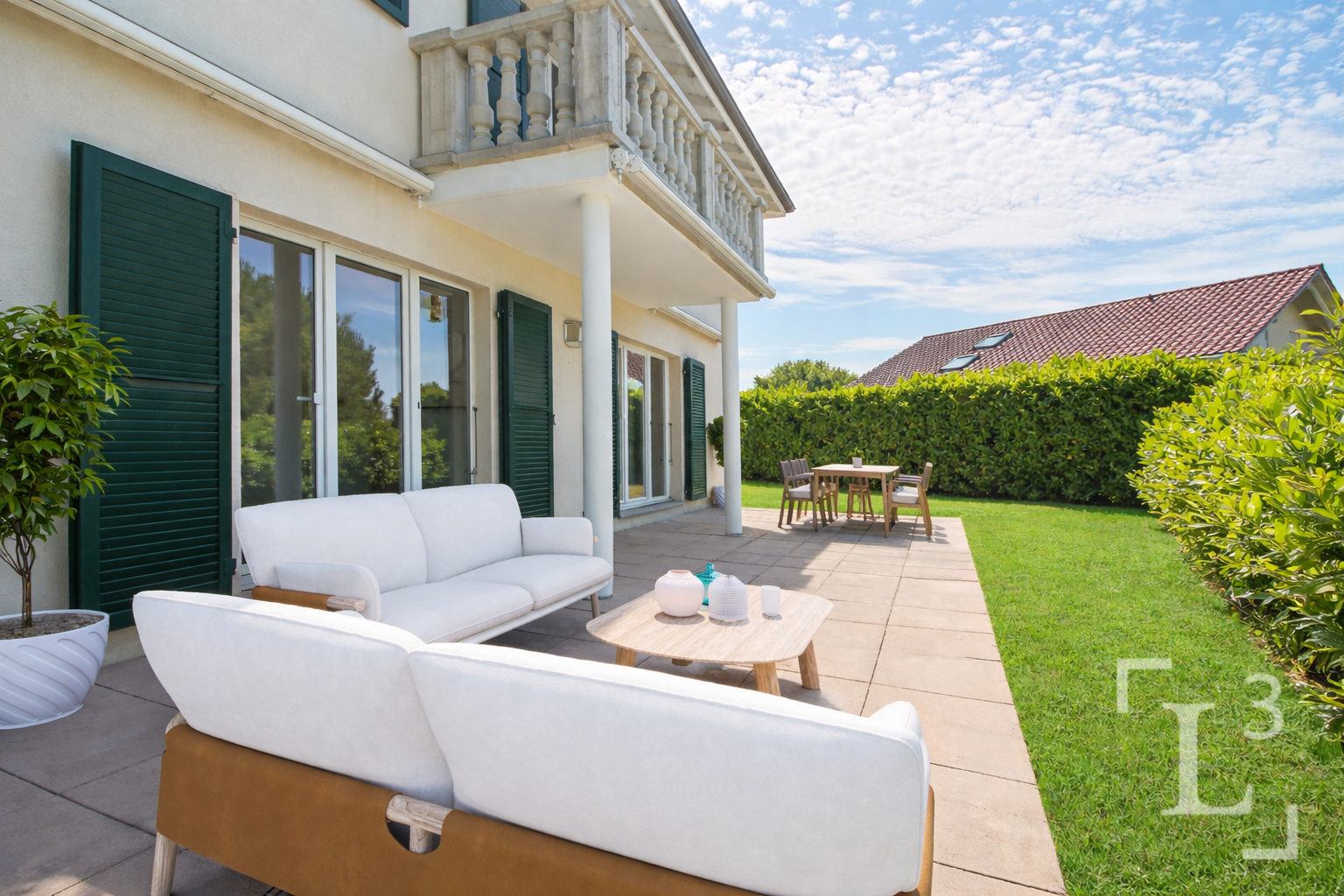 Terrasse Sud -Ouest d'env. 30 m2 (homestaging mobilier uniquement)