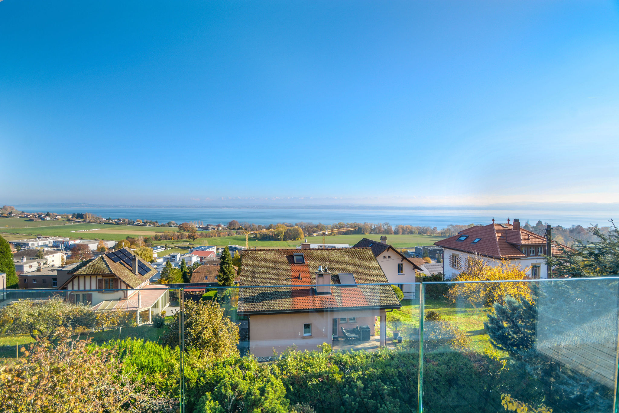 1. Estimation immobilière
18 ans d'expérience à votre service. Une estimation professionnelle commence par une visite du bien immobilier et sa prise de connaissance.

2. Définition du prix de vente
Dans tous les cas, la détermination du prix de vente reste votre décision. Notre rôle consiste à vous conseiller et à vous faire profiter de notre connaissance.
 
3. Constitution du dossier de vente
Le dossier de vente est indispensable.
Grâce à nos compétences et notre réseau de partenaires, nous vous proposerons des photos par drone, visites virtuelles des projections 3D, etc... Nous nous chargeons de tous les documents officiels pour la vente du bien.
 
4. Commercialisation du bien immobilier
Nous mettons en place de nombreuses actions pour donner un maximum de visibilité à votre bien immobilier sur tout nos canaux de vente et ceux de nos partenaire.

5. Gestion des visites
Nous nous occupons des visites de A à Z depuis la réception des demandes de dossiers jusqu'à l'accueil des futurs acheteurs.

6. Accompagnement acheteurs - vendeurs
Nous vous conseillons pour toutes vos questions administratives et financières. Notre réseau de partenaires certifiés nous permet de vous proposer des solutions personnalisées afin de conclure la vente.
 
7. Gestion des démarches notariales et signature de la vente
Cette dernière étape représente l'aboutissement des démarches depuis l'estimation jusqu'à la vente. Nous coordonnons toutes les démarches notariales jusqu'à la signature finale.
