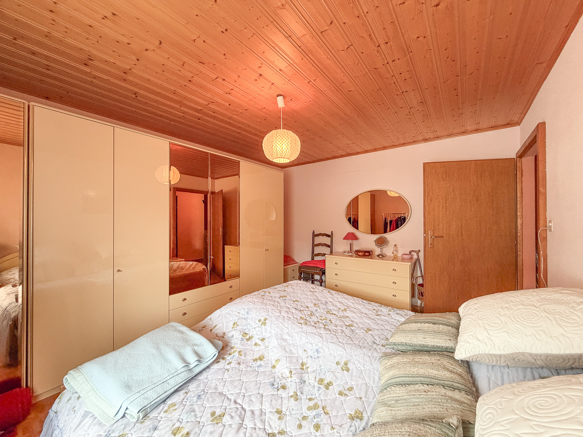 Rez supérieur appartement de 2 pces - chambre 