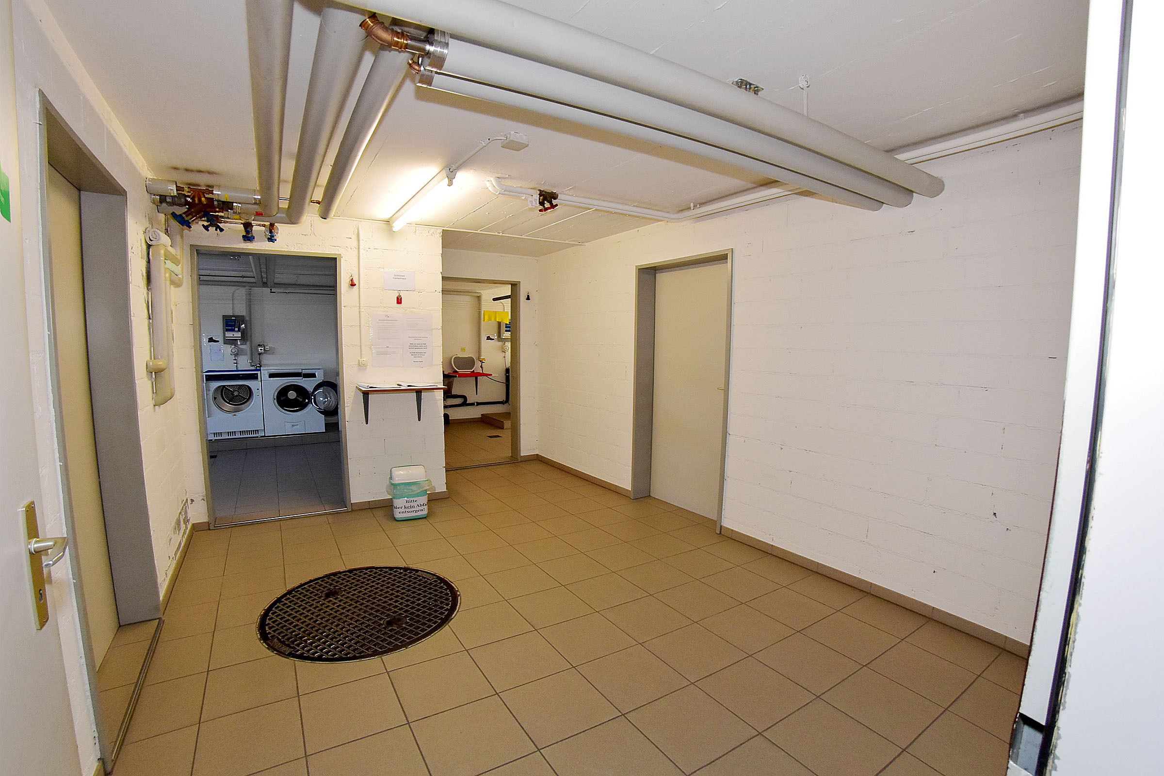 Vorplatz zu Waschküchen Vorplatz zu Waschküchen