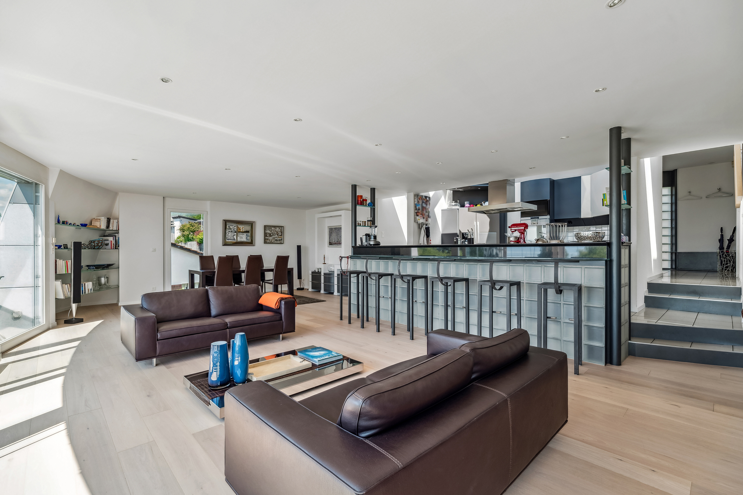 Séjour avec accès au balcon Séjour avec accès au balcon