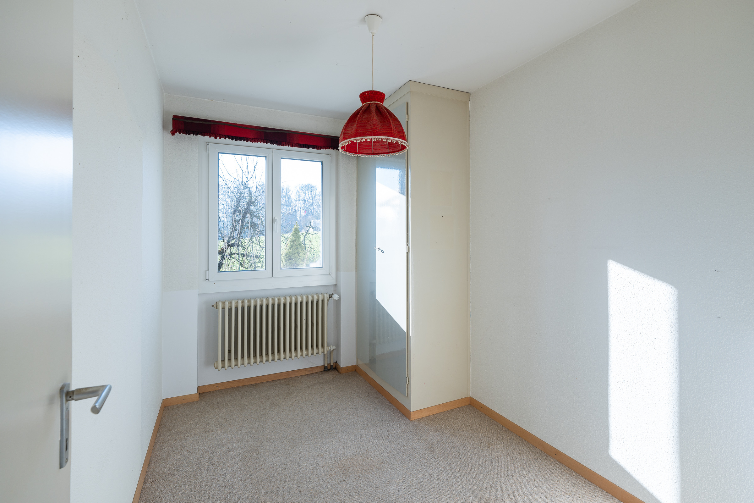 MITTLERES ZIMMER MITTLERES ZIMMER