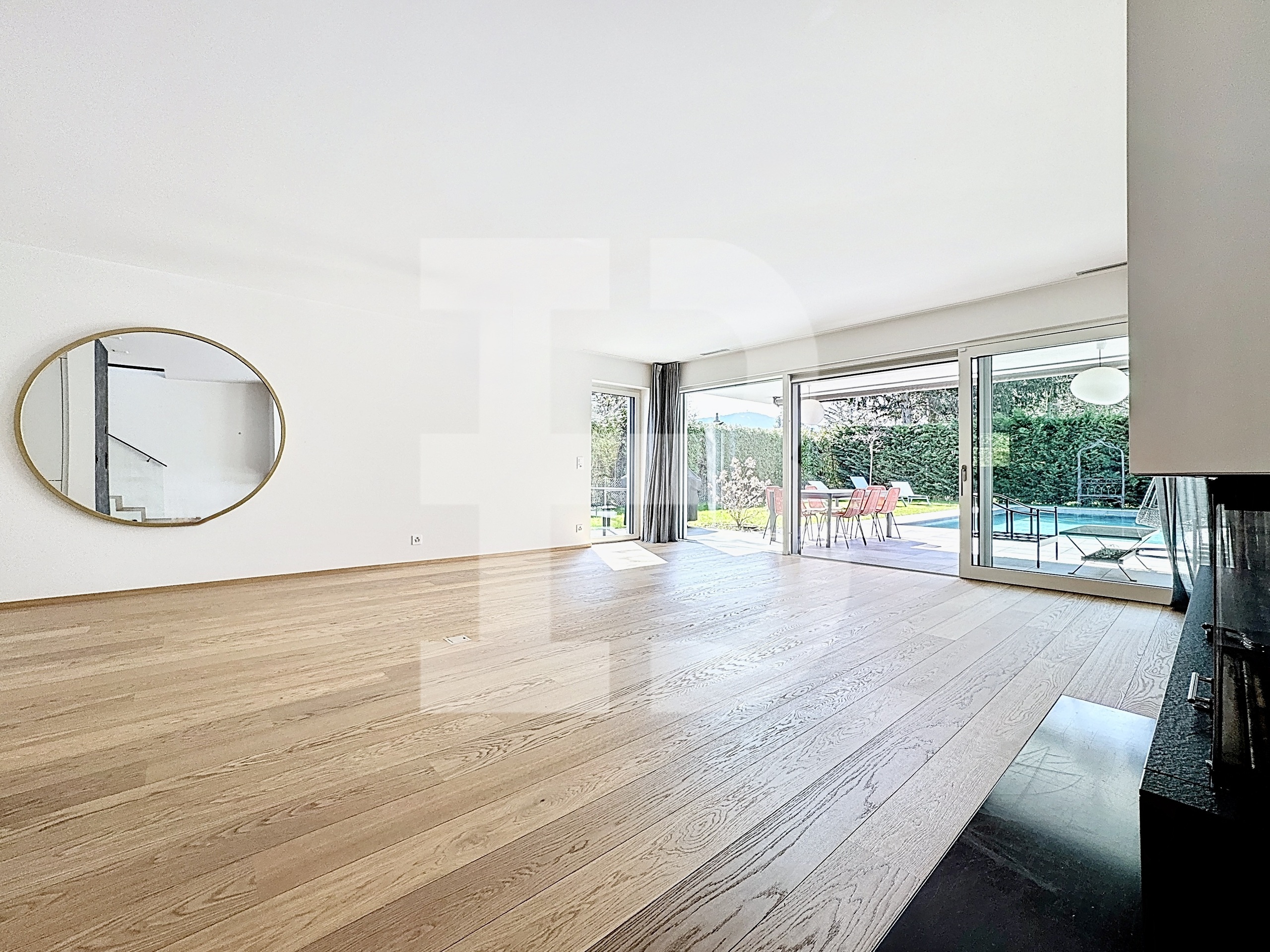 Séjour avec cheminée - Cuisine américaine Séjour avec cheminée - Cuisine américaine