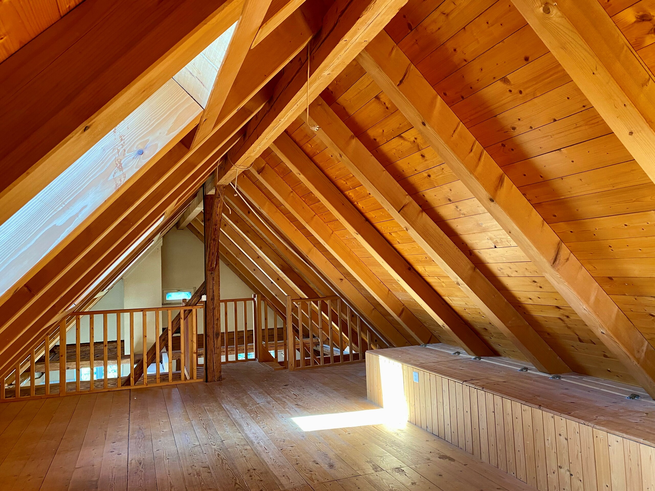 3. 5 Zi.-Wohnung DG Galerie 3. 5 Zi.-Wohnung DG Galerie