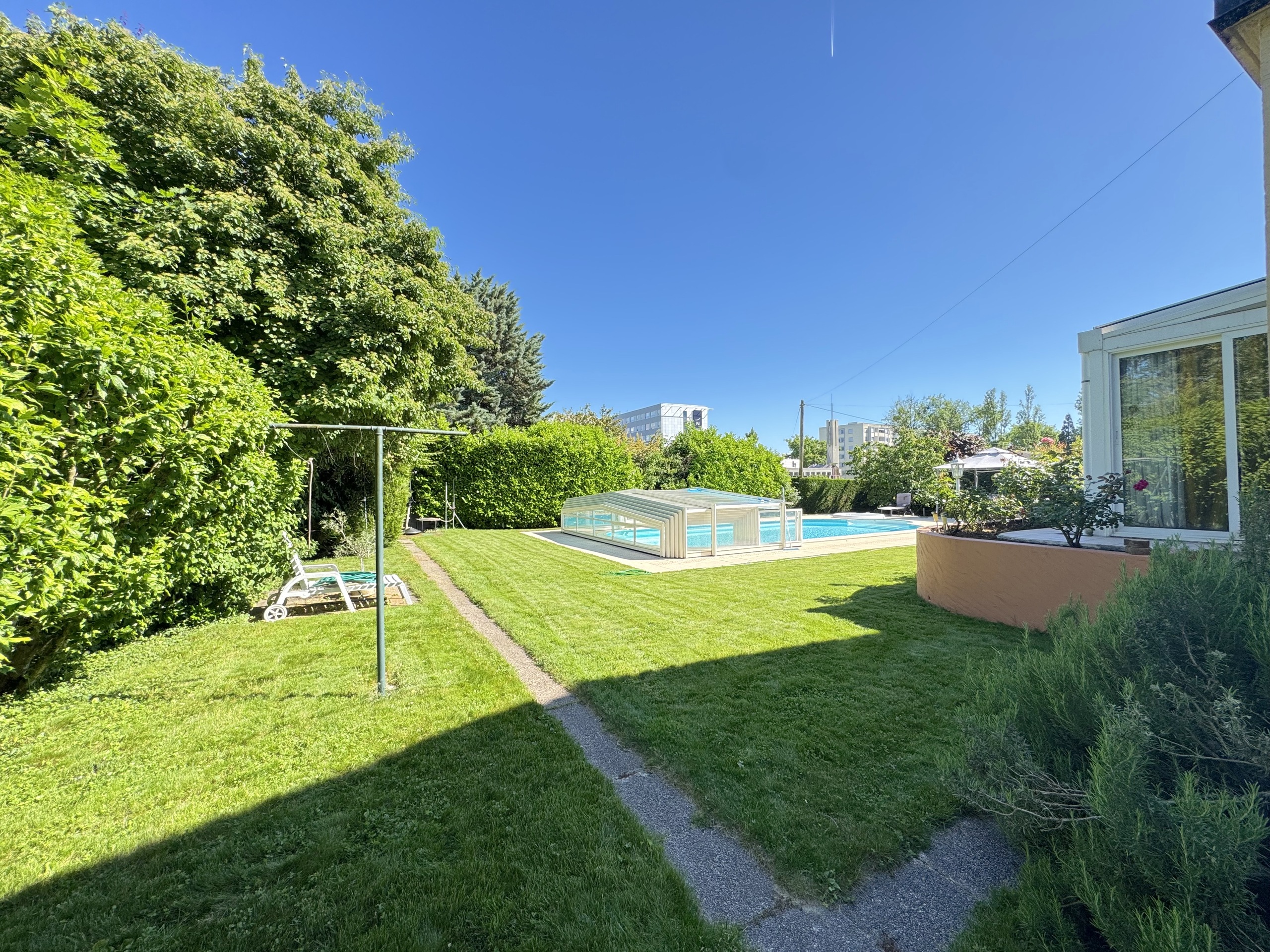 Exterior view 6