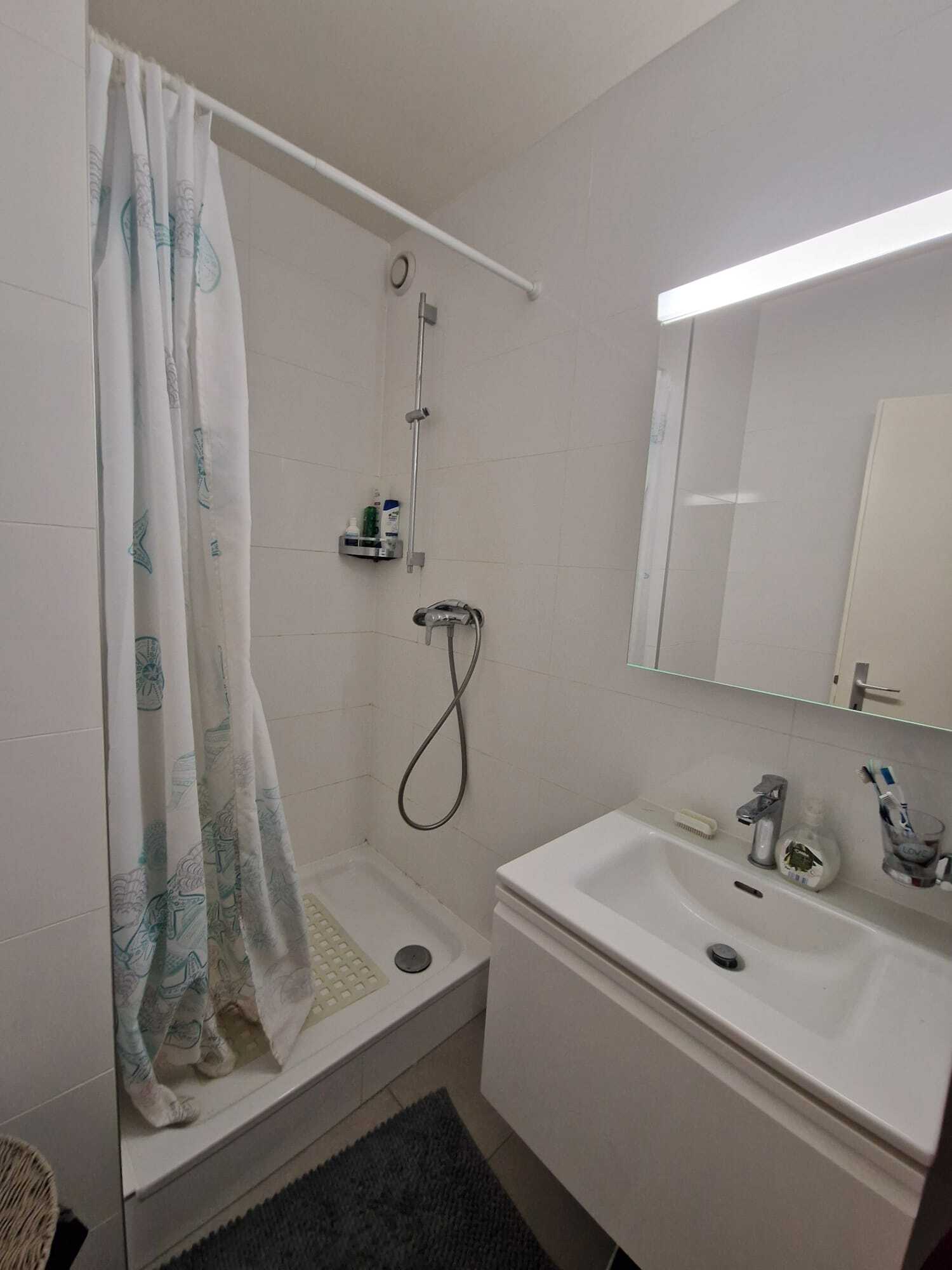 Interior view 10
