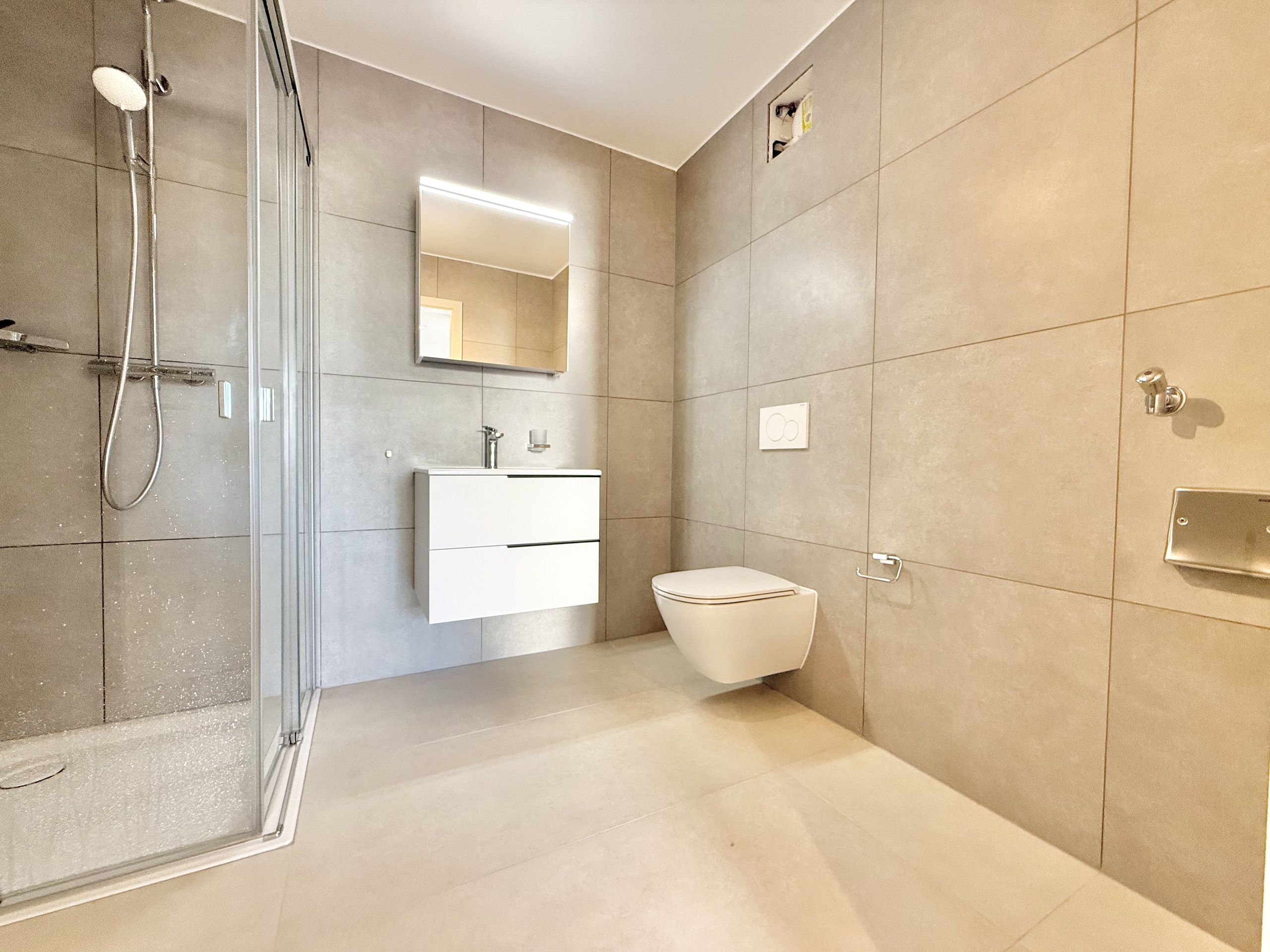 2 pièces: salle de bain 2 pièces: salle de bain