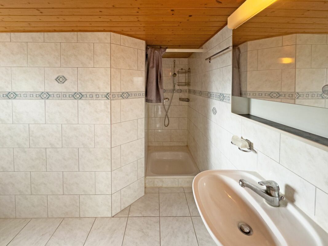 Salle de douche rez supérieur Salle de douche rez supérieur