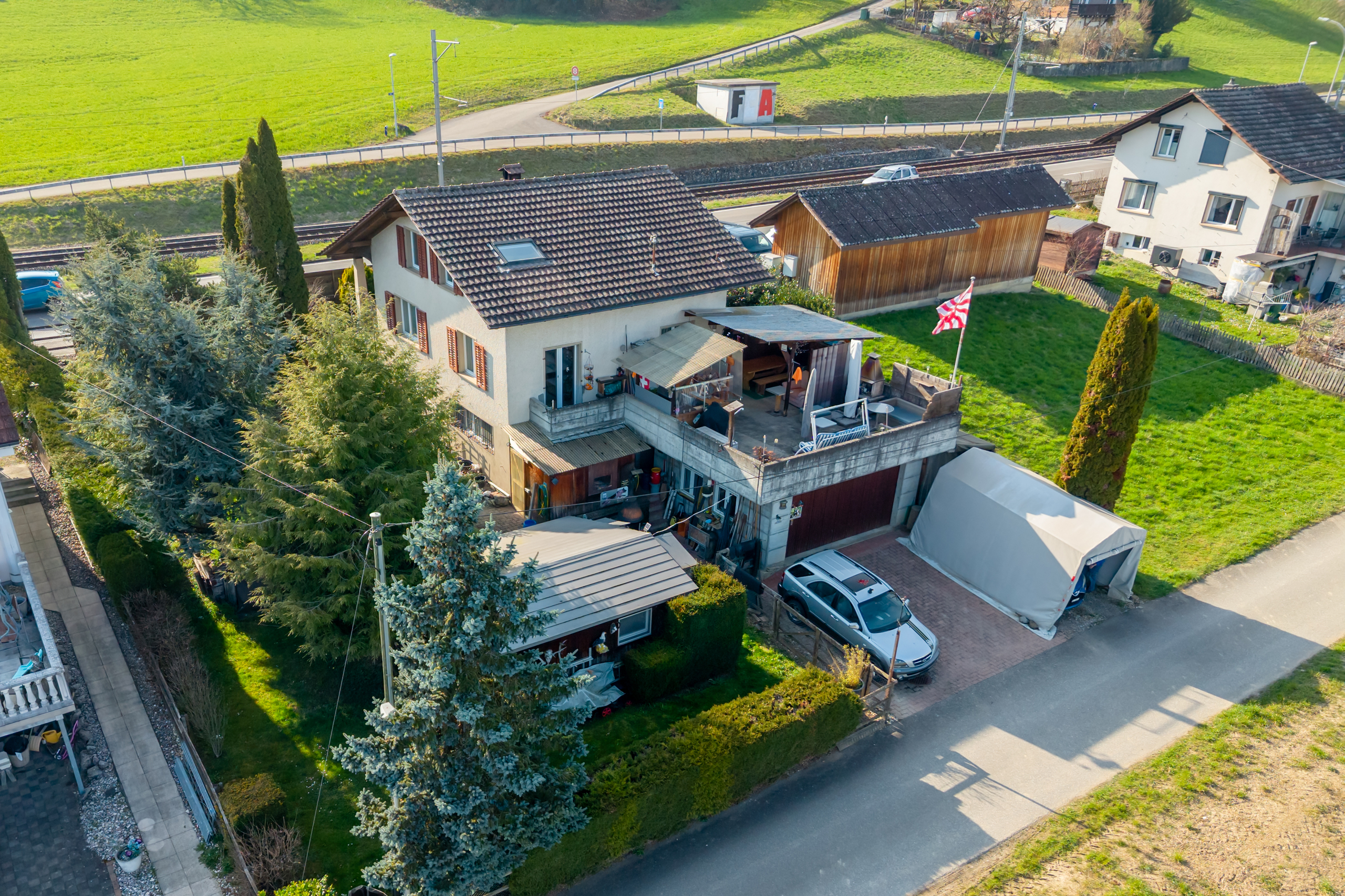 Luftaufnahme der Liegenschaft (Unterseite) Luftaufnahme der Liegenschaft (Unterseite)