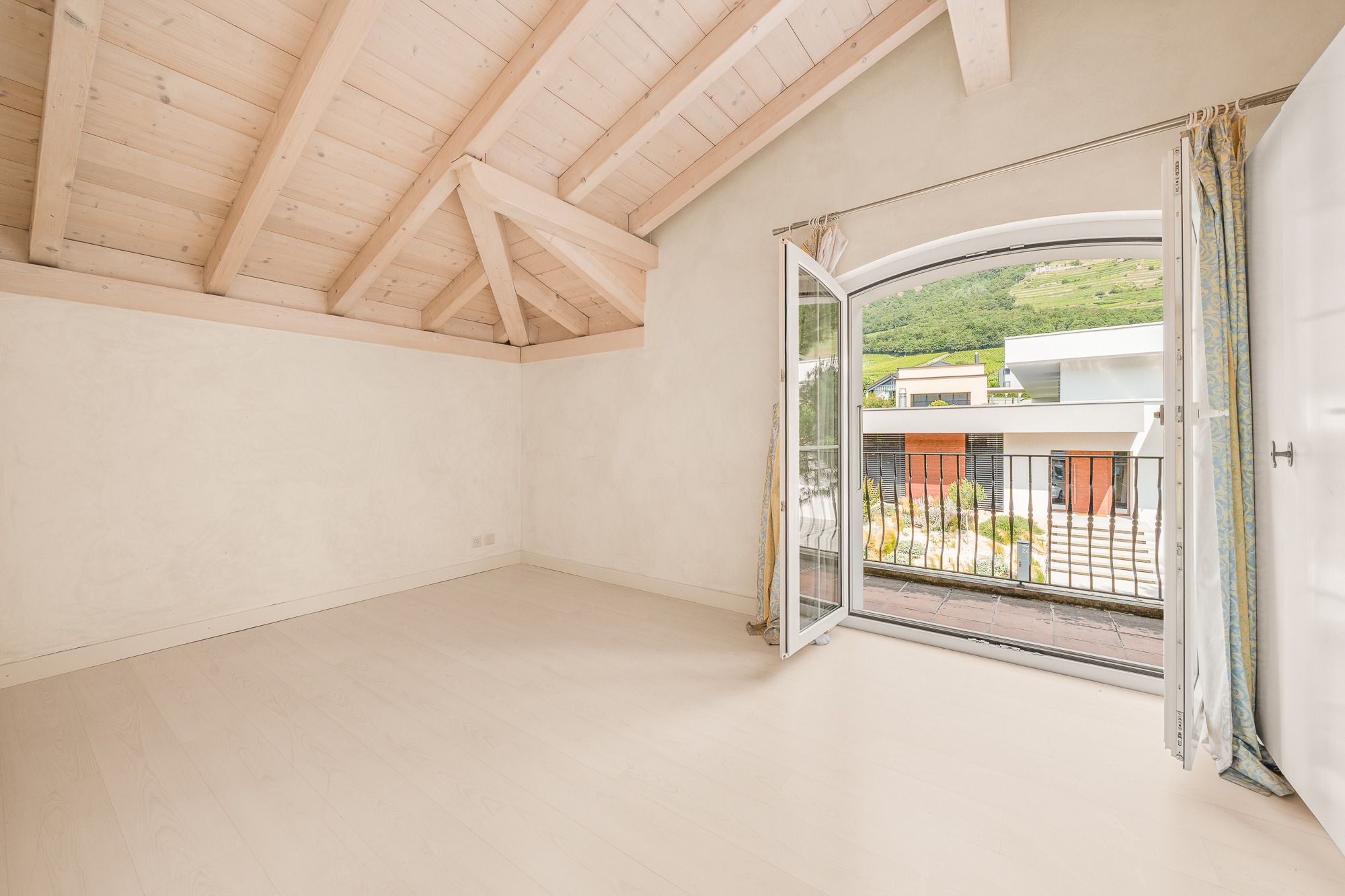 Interior view 8