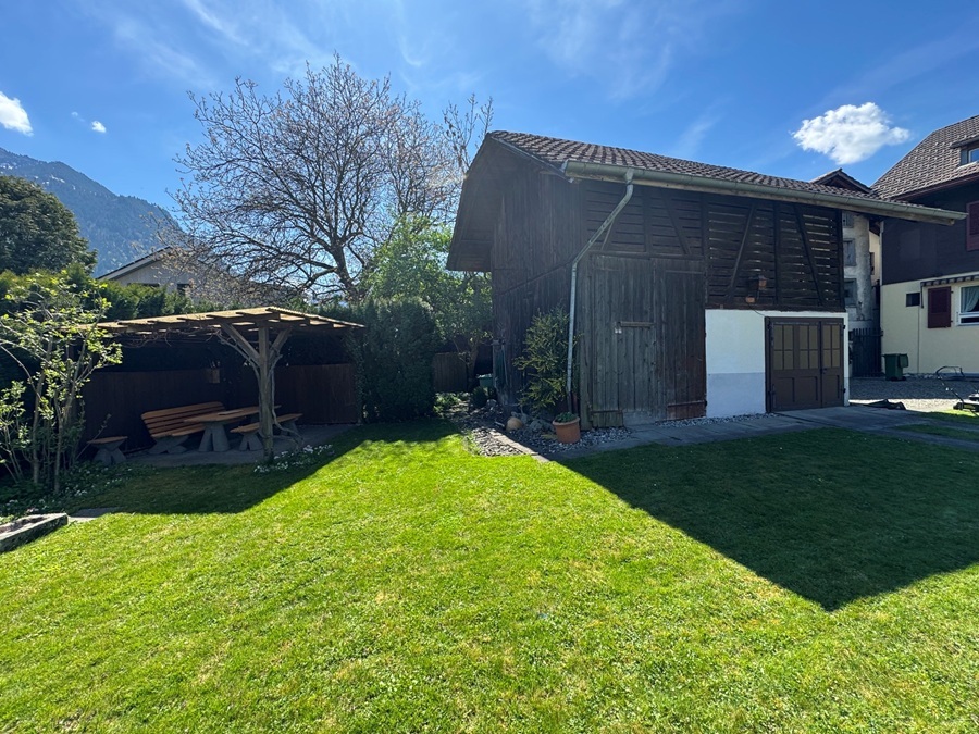 Scheune mit gedecktem Sitzplatz