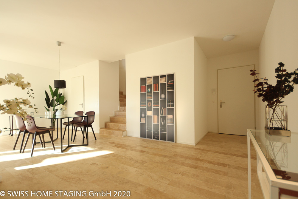 Essen / Vorplatz (Virtuelles Home Staging) Essen / Vorplatz (Virtuelles Home Staging)