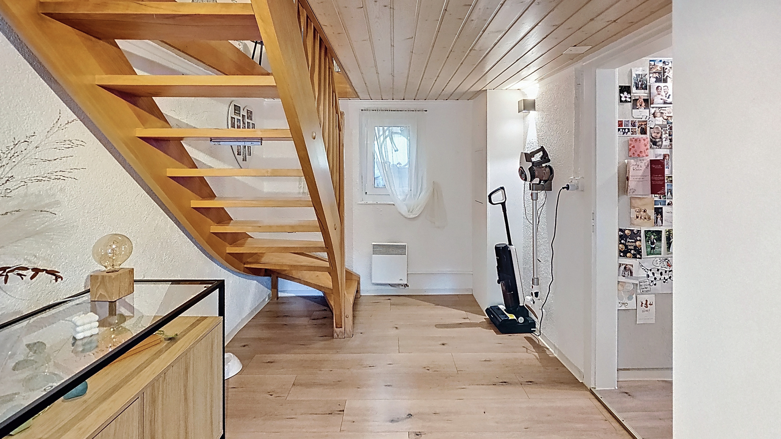 Appartement est - hall Appartement est - hall