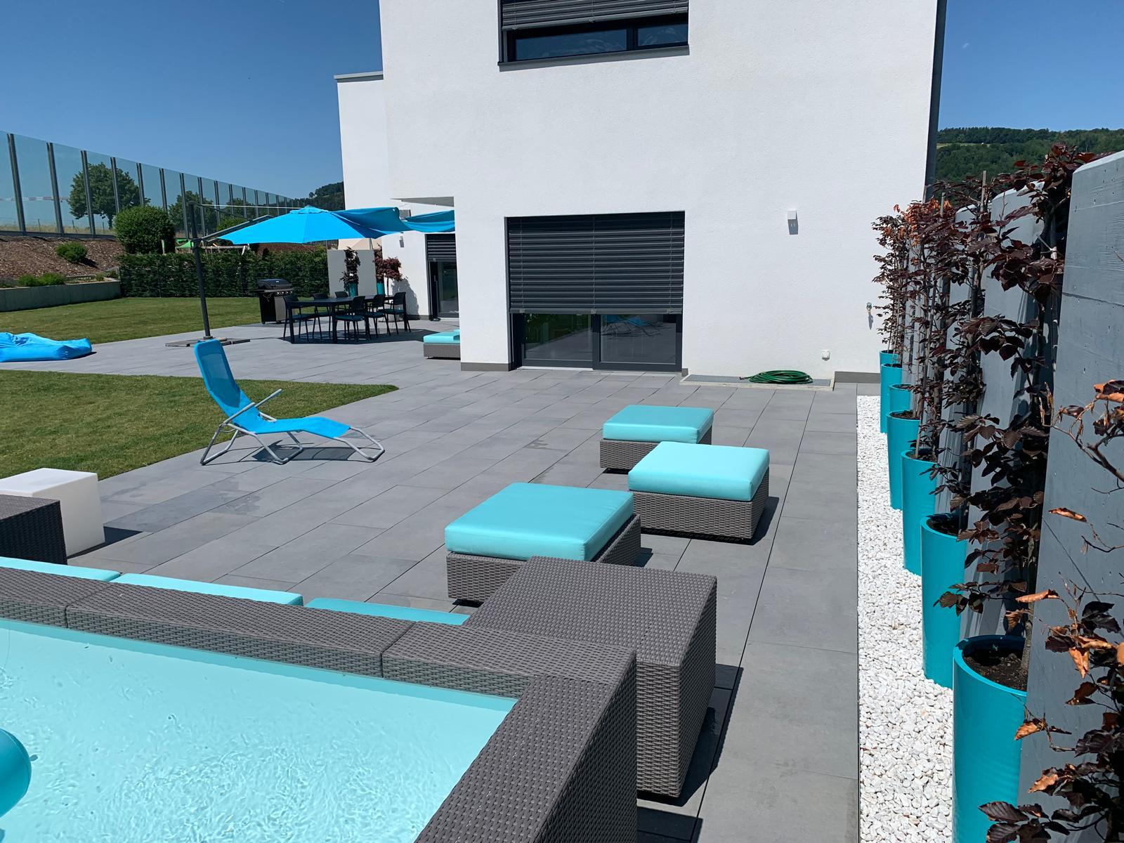 Piscine et terrasse