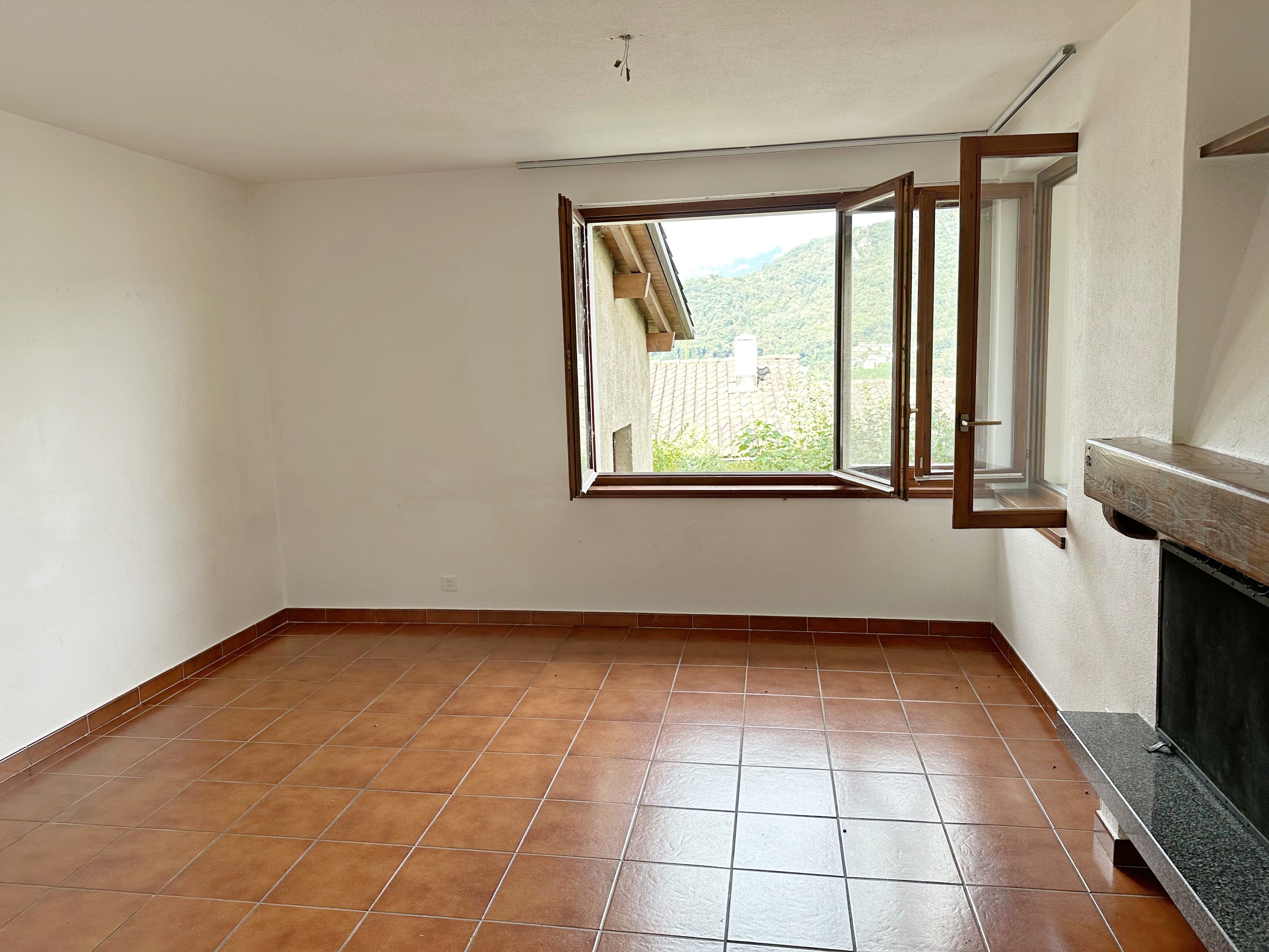 soggiorno con camino, PT