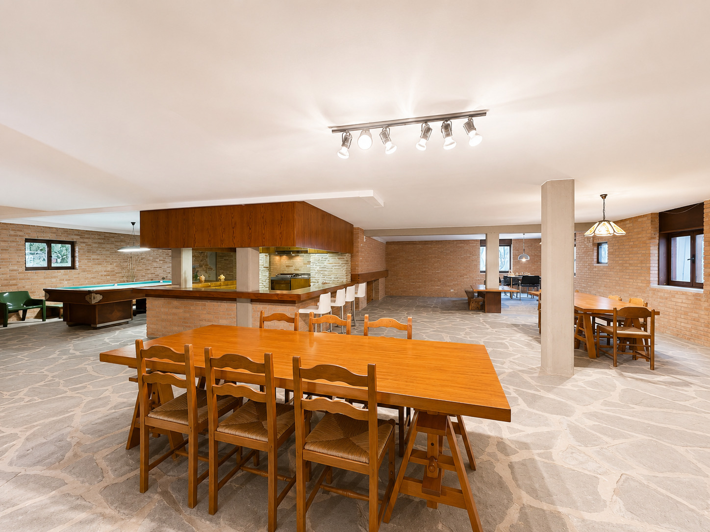 Interior view 6
