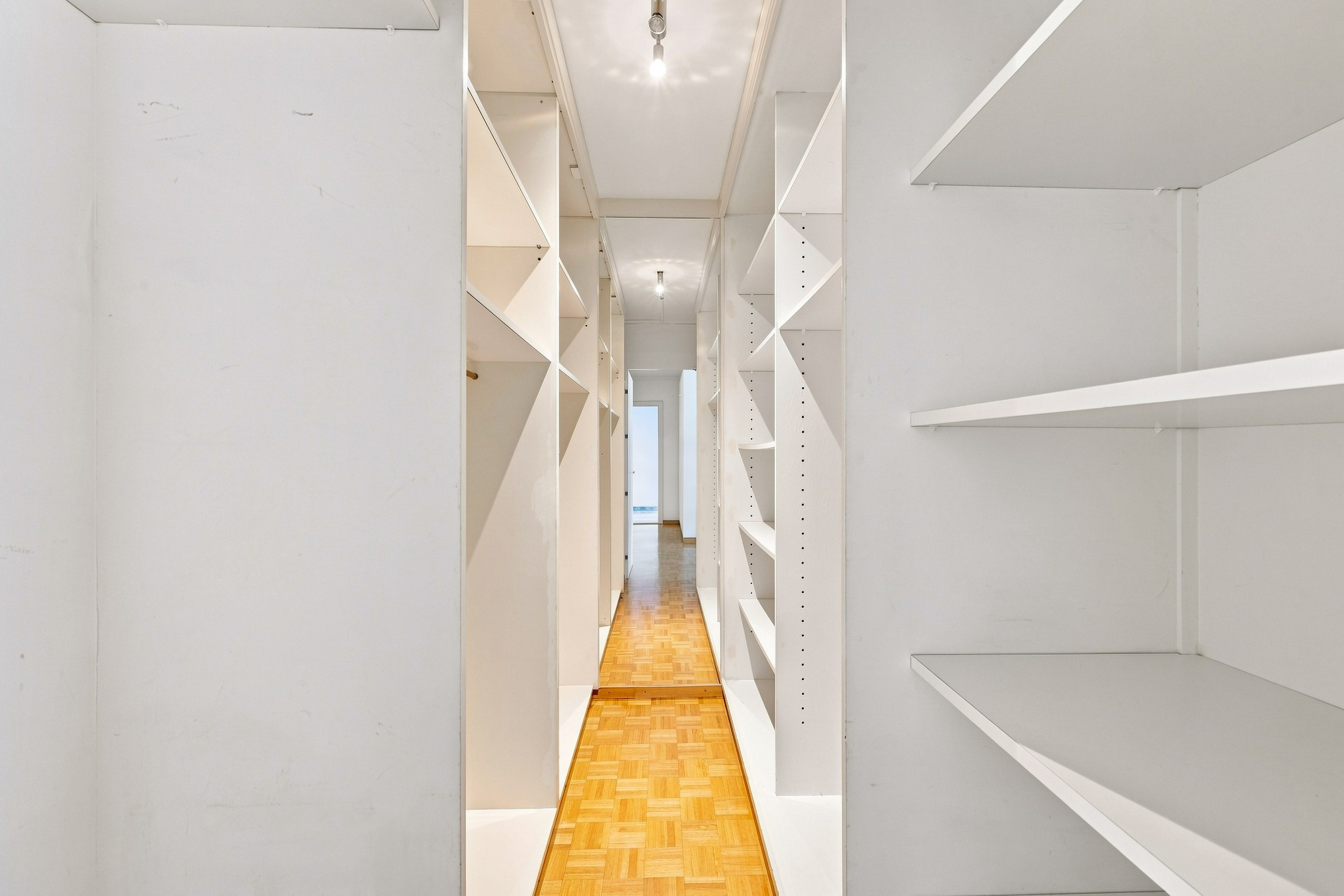 Interior view 13