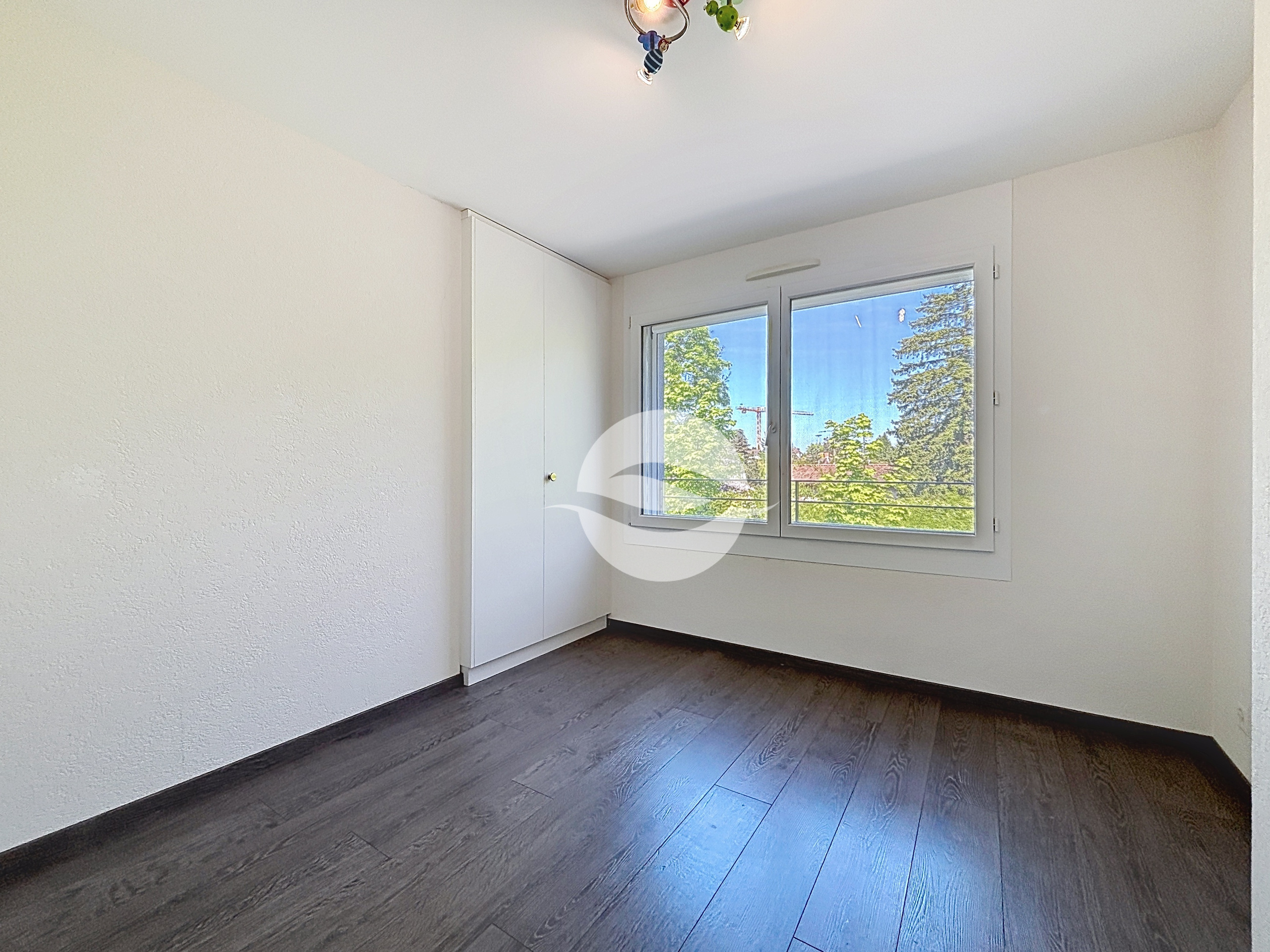 Chambres à coucher 4 avec armoire