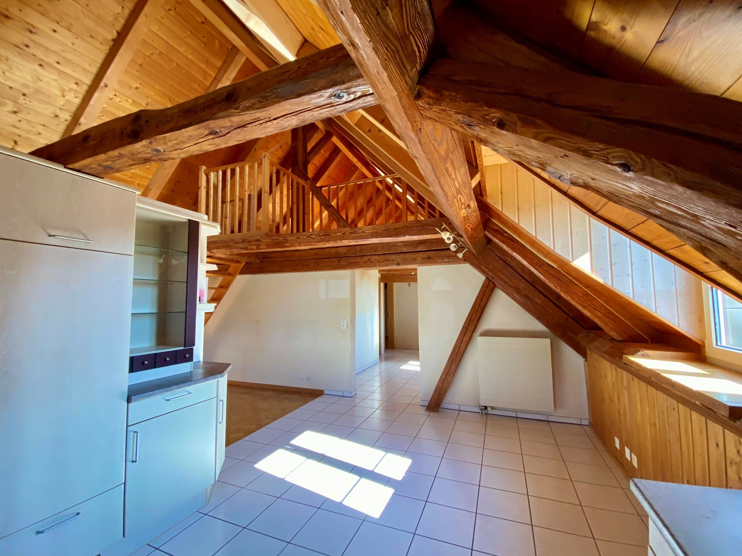 3. 5 Zi.-Wohnung DG Galerie 3. 5 Zi.-Wohnung DG Galerie