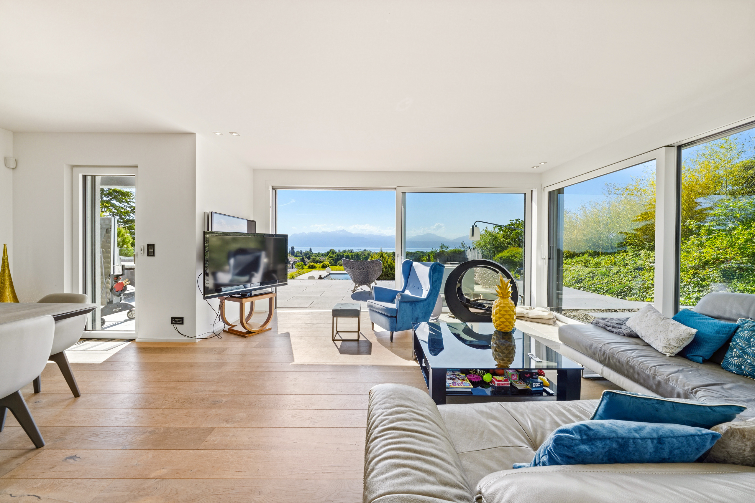 Interior view 9