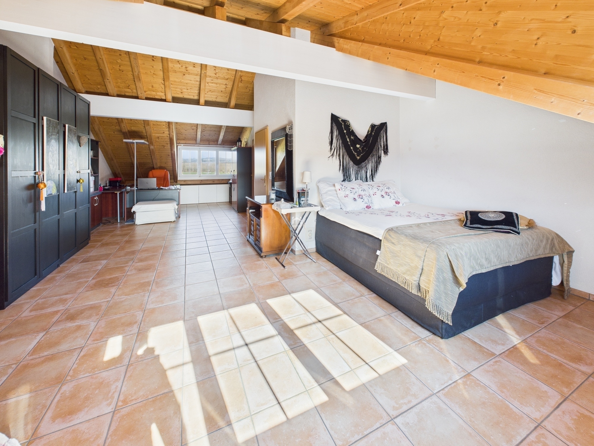 Grosses Zimmer Dachgeschoss Grosses Zimmer Dachgeschoss