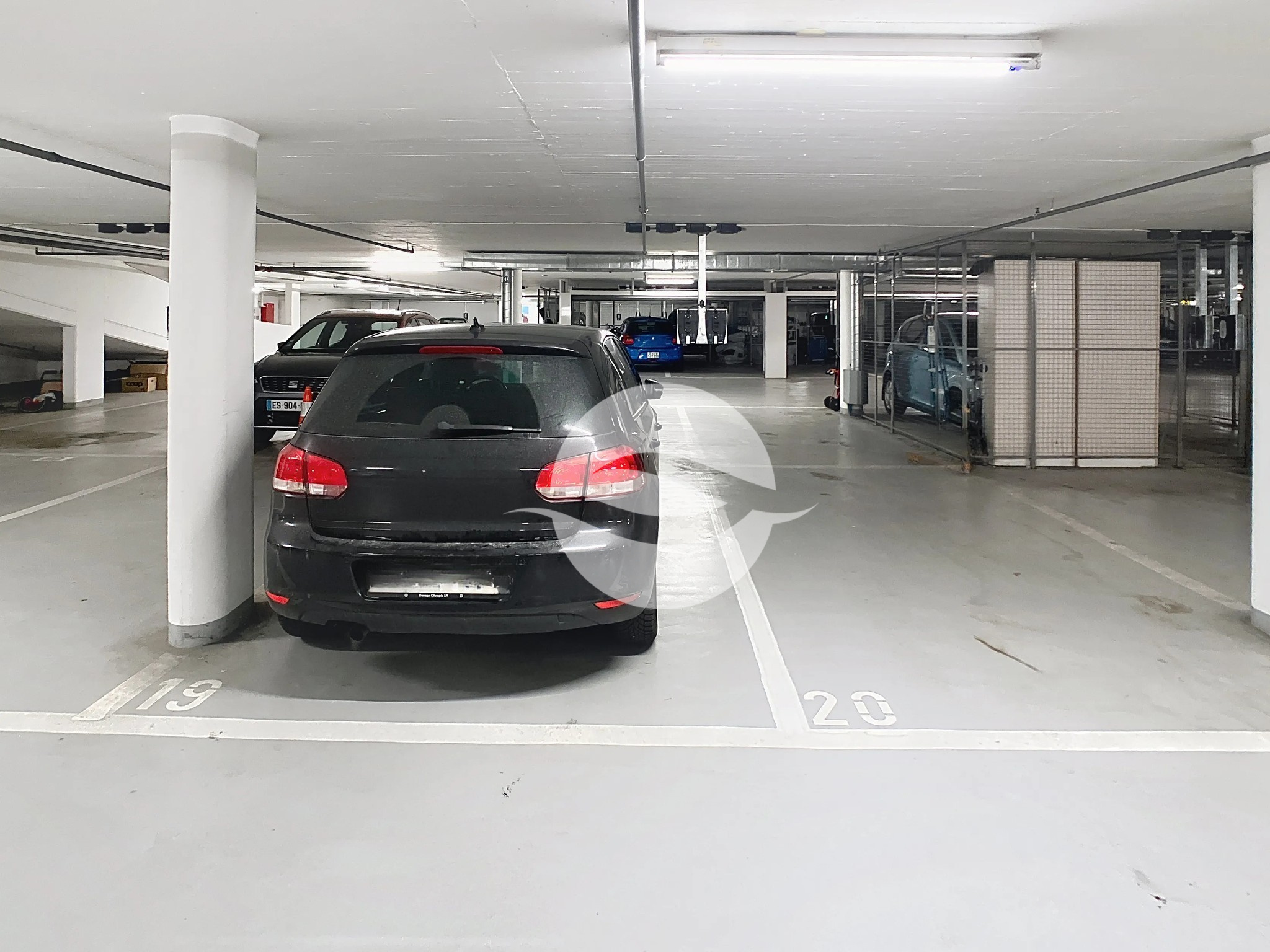 2 places intérieures dans le garage commun